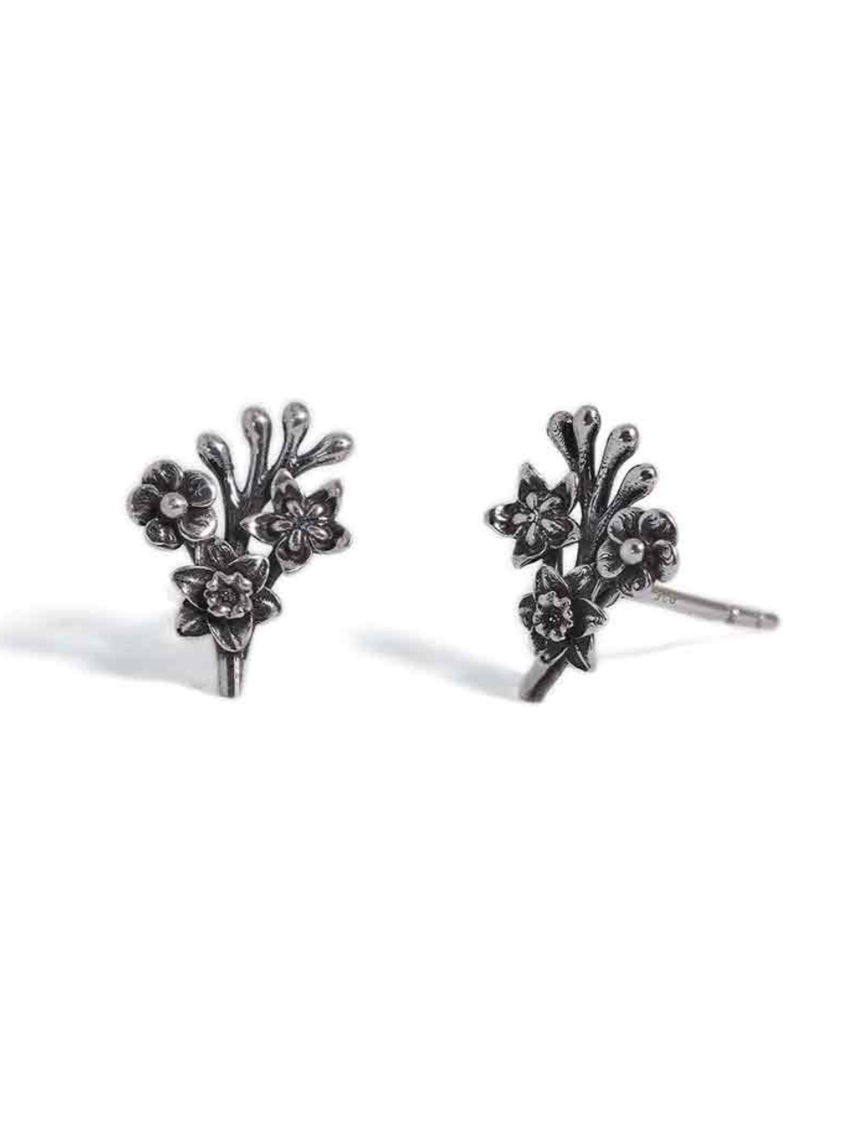 •BRING A BOUQUET• silver stud earrings