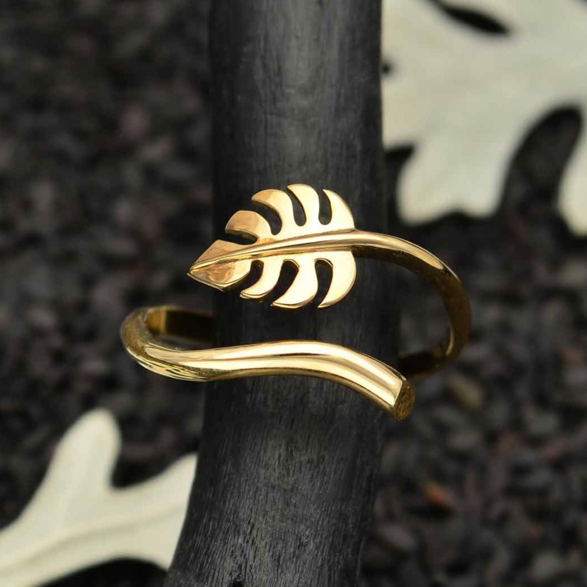 •MONSTERA LEAF• adjustable bronze ring