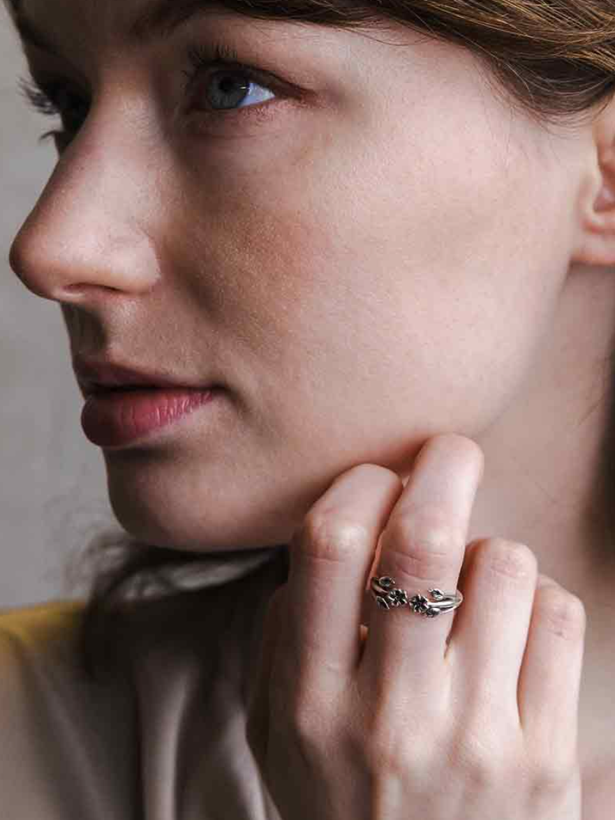 •RENNIE FLORA• adjustable silver ring