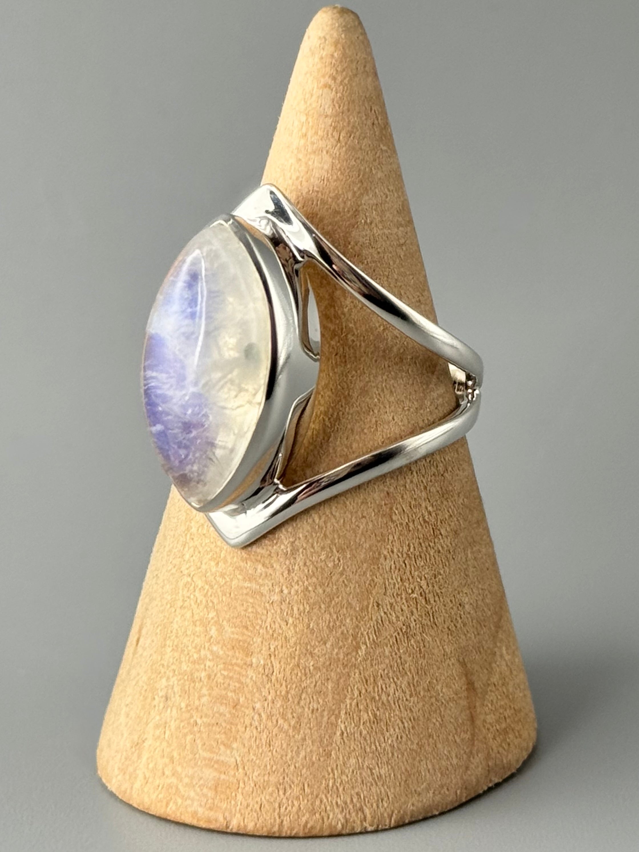 •RAINBOW MOONSTONE - DIANA• split band silver ring (size 8)
