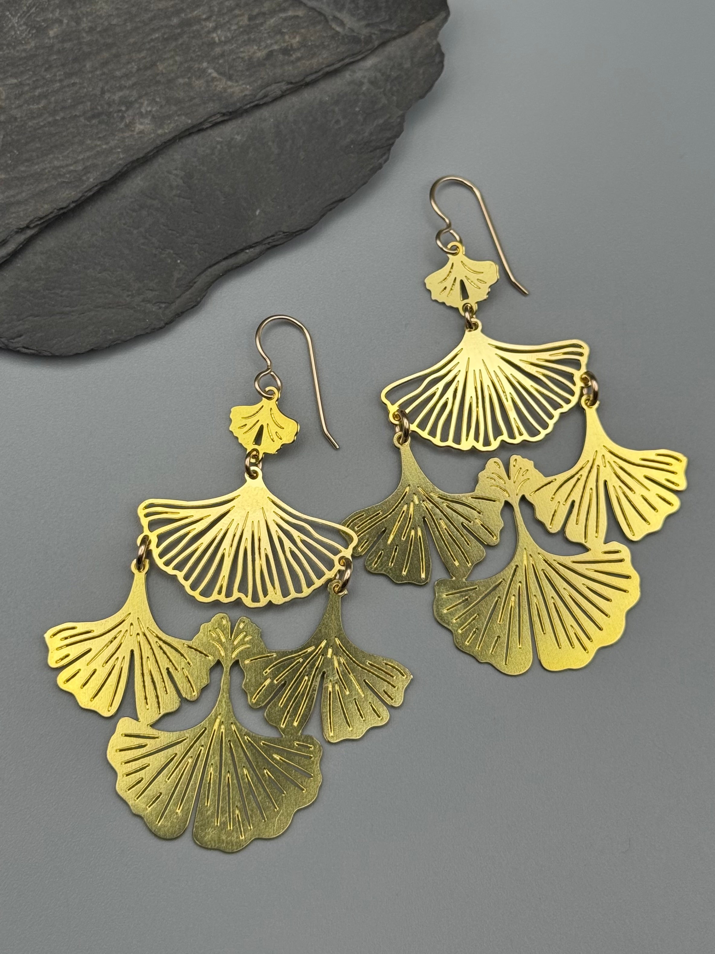 •10 GINKGO• gold dangle earrings