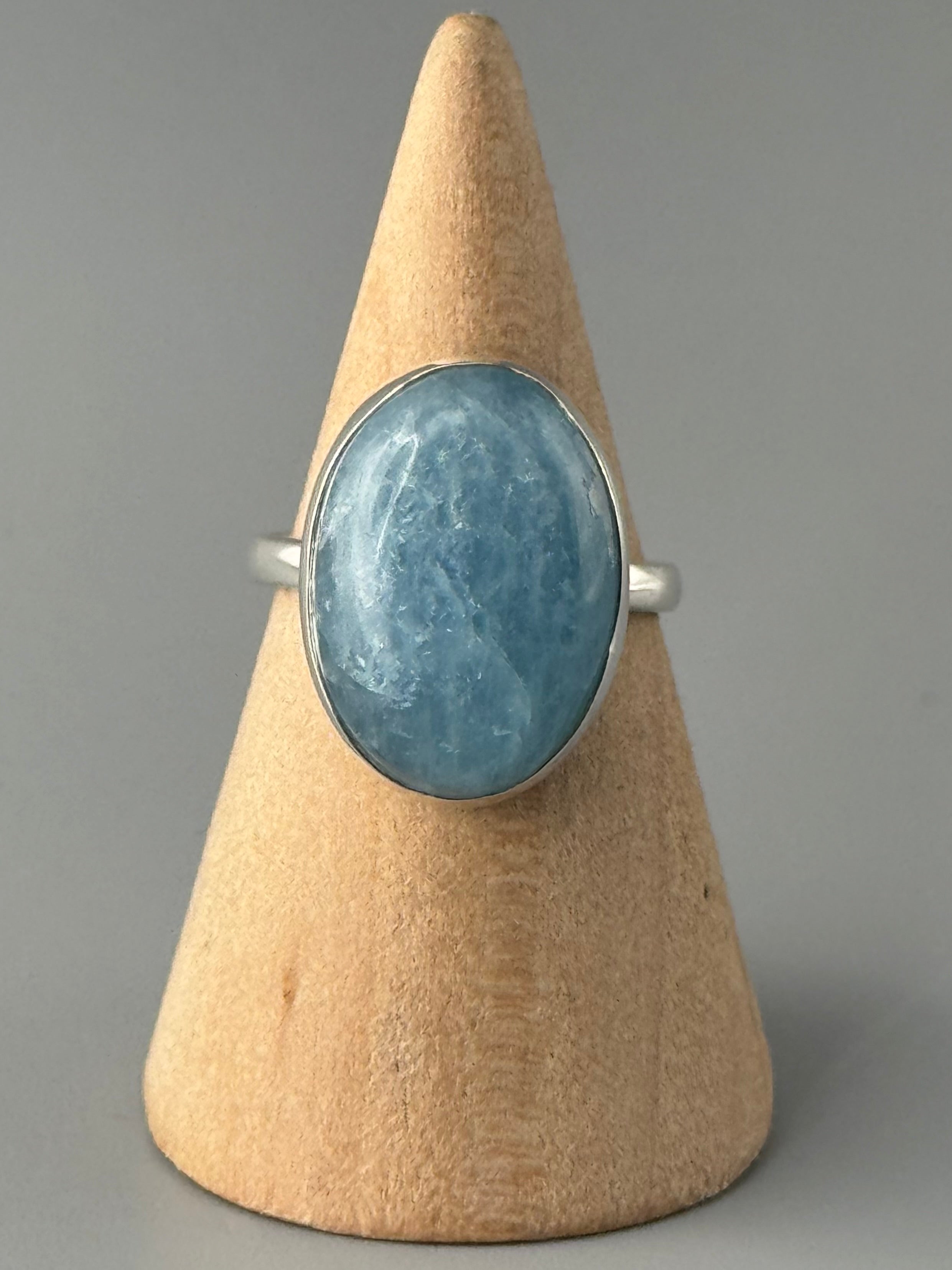 •AQUAMARINE - OVAL• sterling silver ring (size 8)