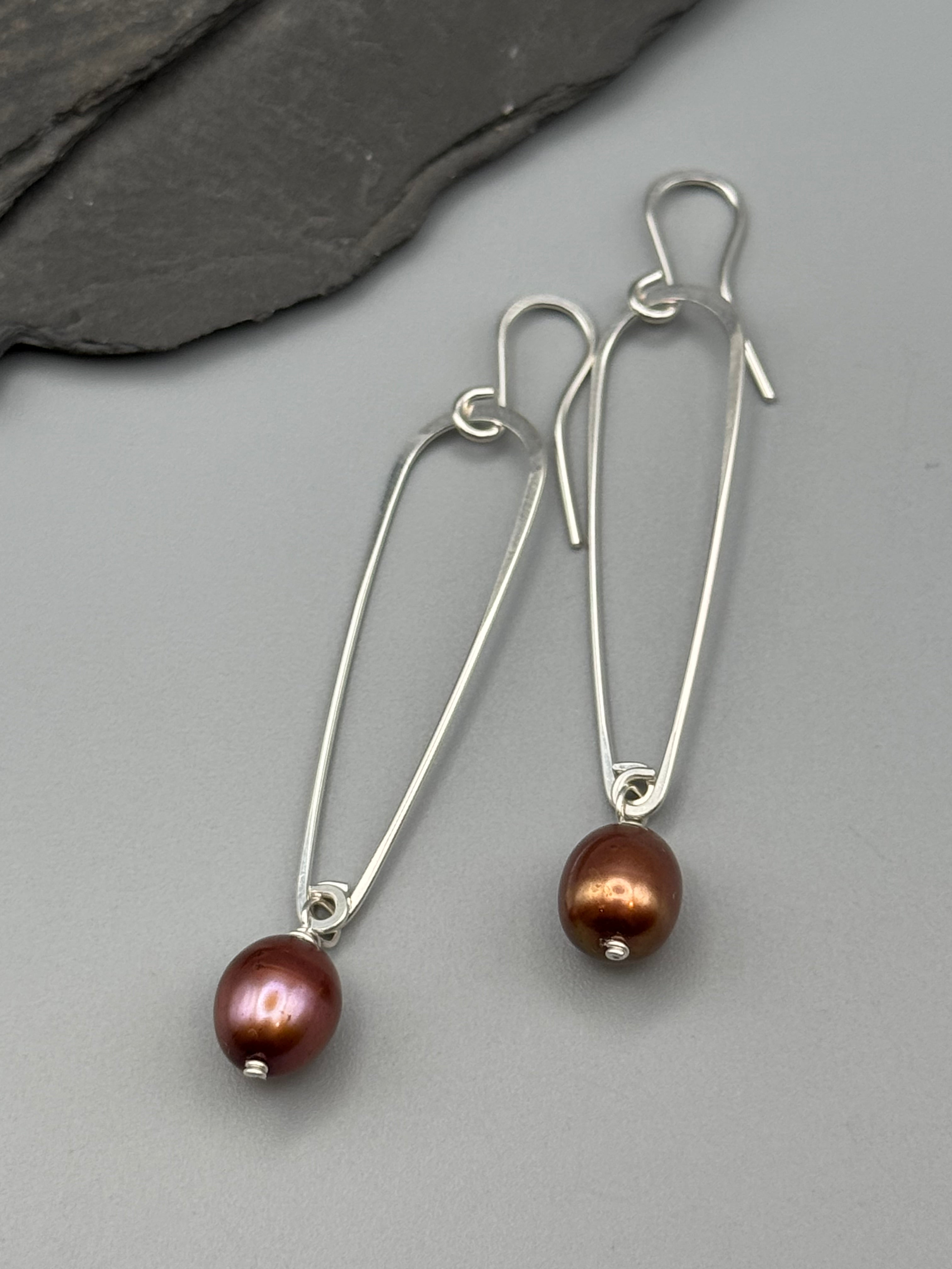 •SPEAR TEAR• champagne pearl + silver dangle earrings