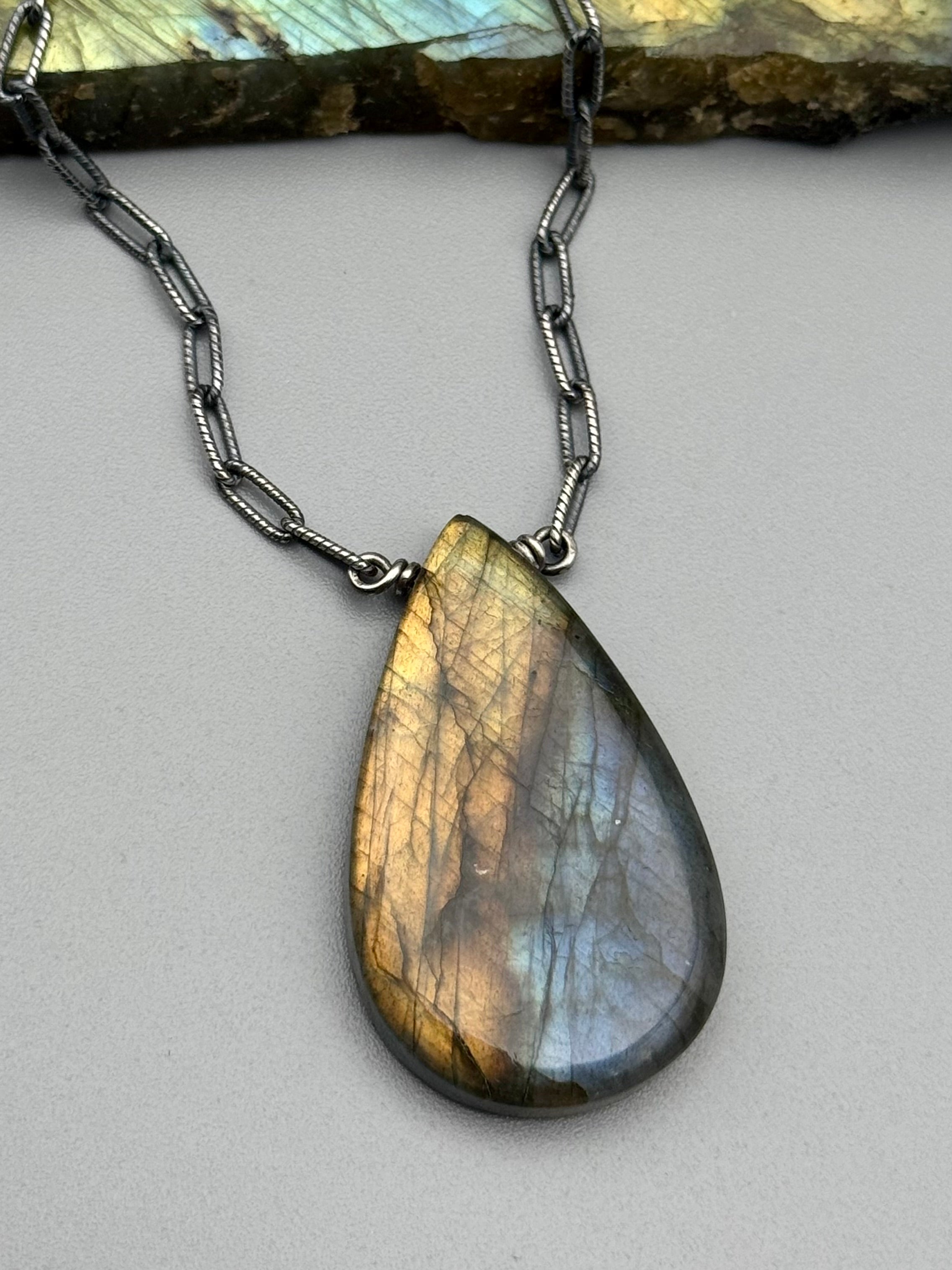 •AEON• labradorite + silver necklace (16"-18" long)