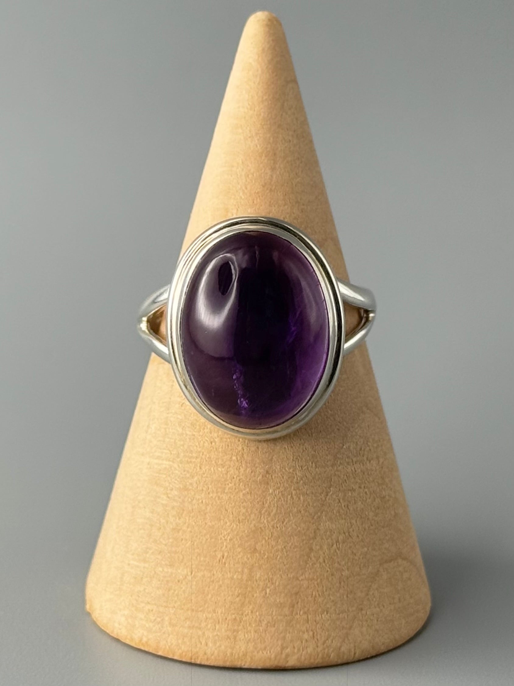 •AMETHYST - OVAL• split band silver ring (size 7.75)