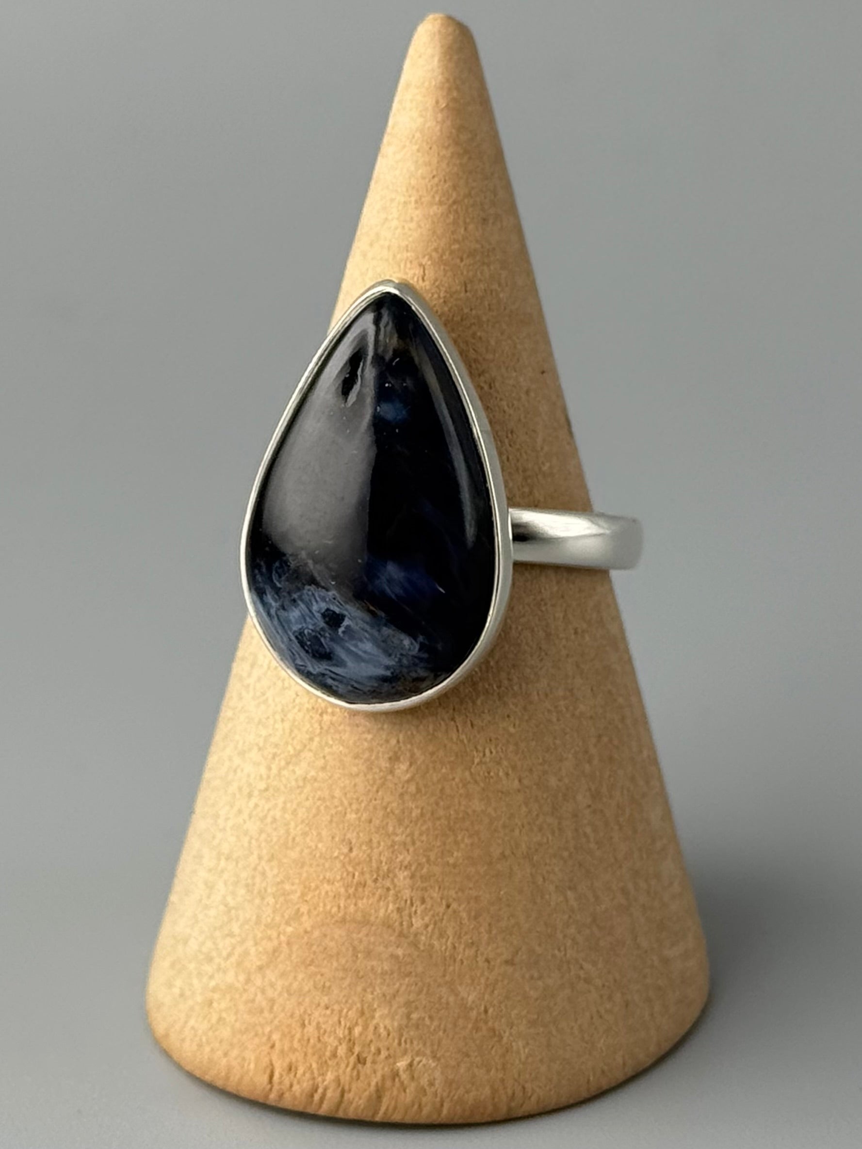 •PIETERSITE - TEAR - 1• simple band silver ring (size 8)