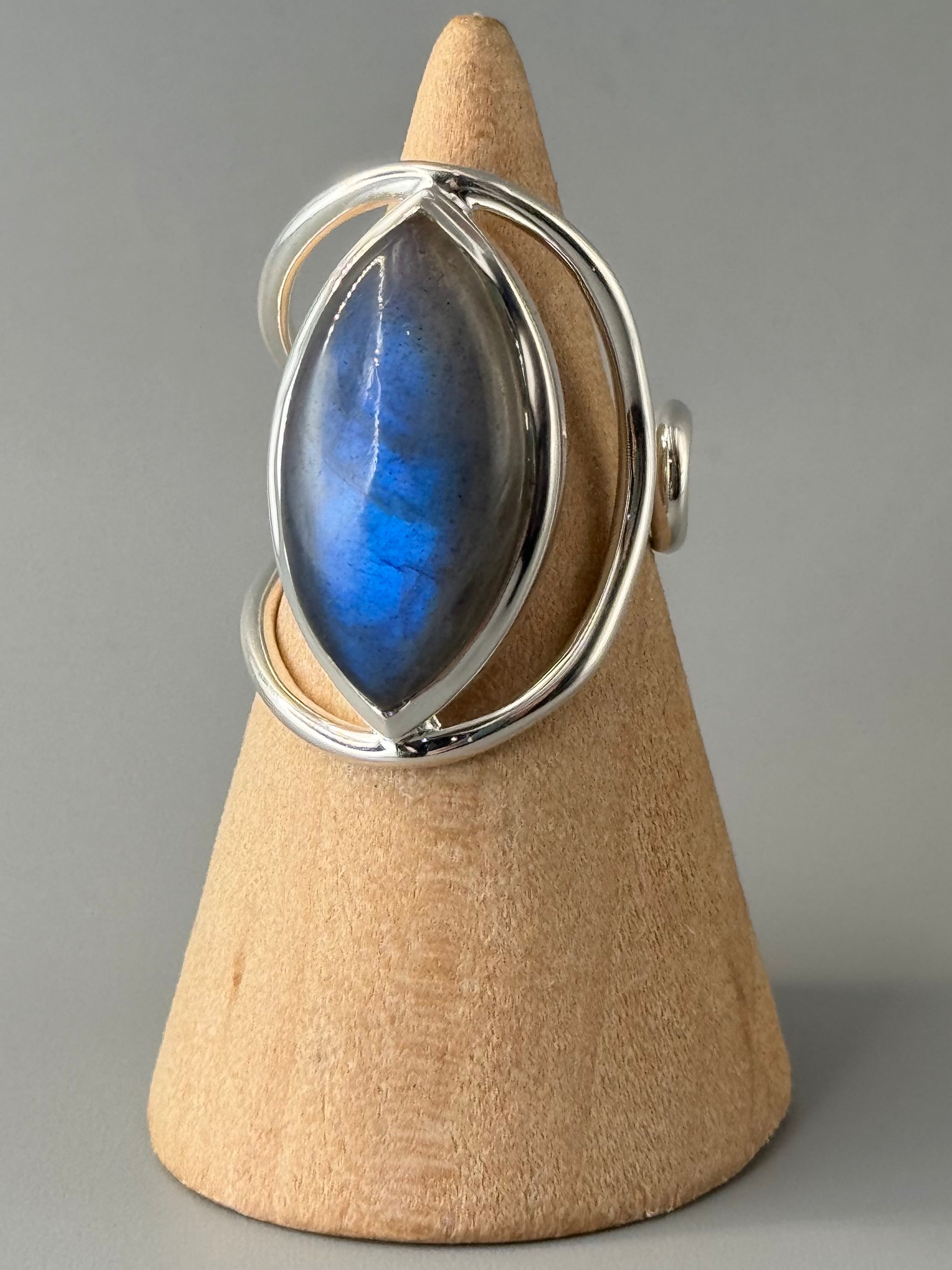 •LABRADORITE - ROUNDABOUT• adjustable silver ring