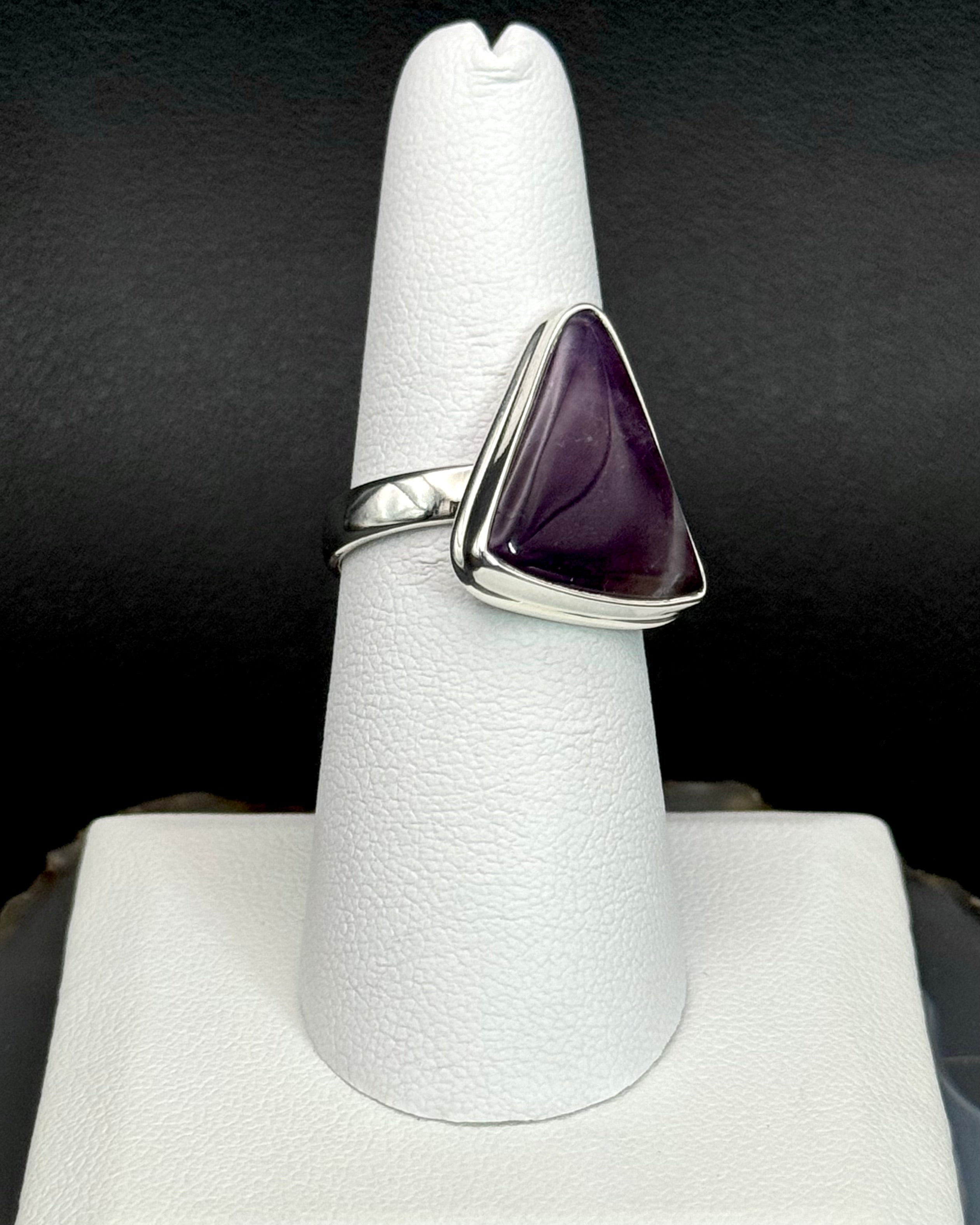 •CHEVRON AMETHYST - LARGE SOFT TRIANGLE• silver ring (size 7)