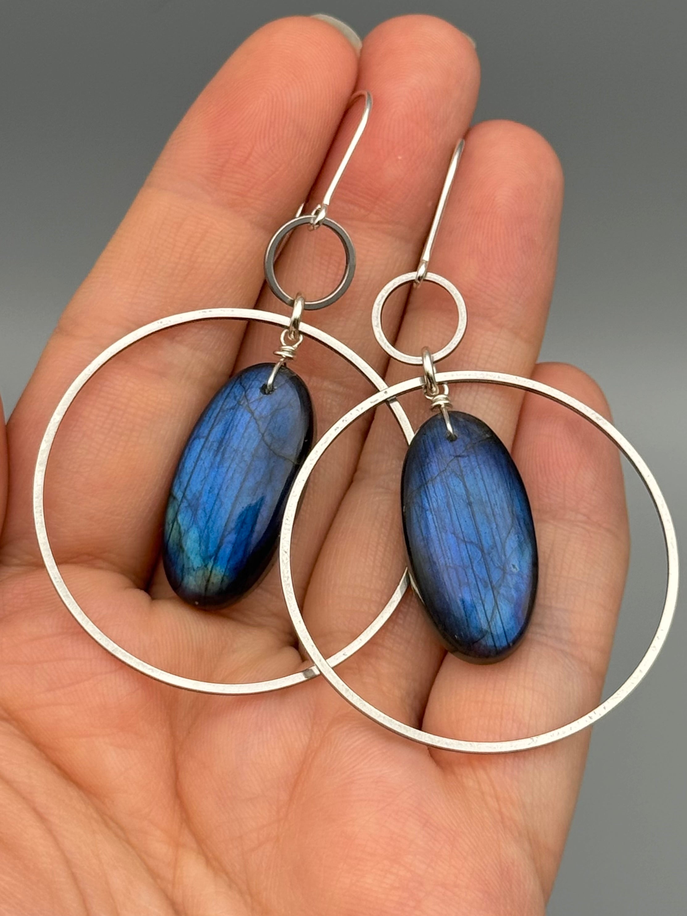 •EQUA-LUNA• labradorite oval + silver earrings