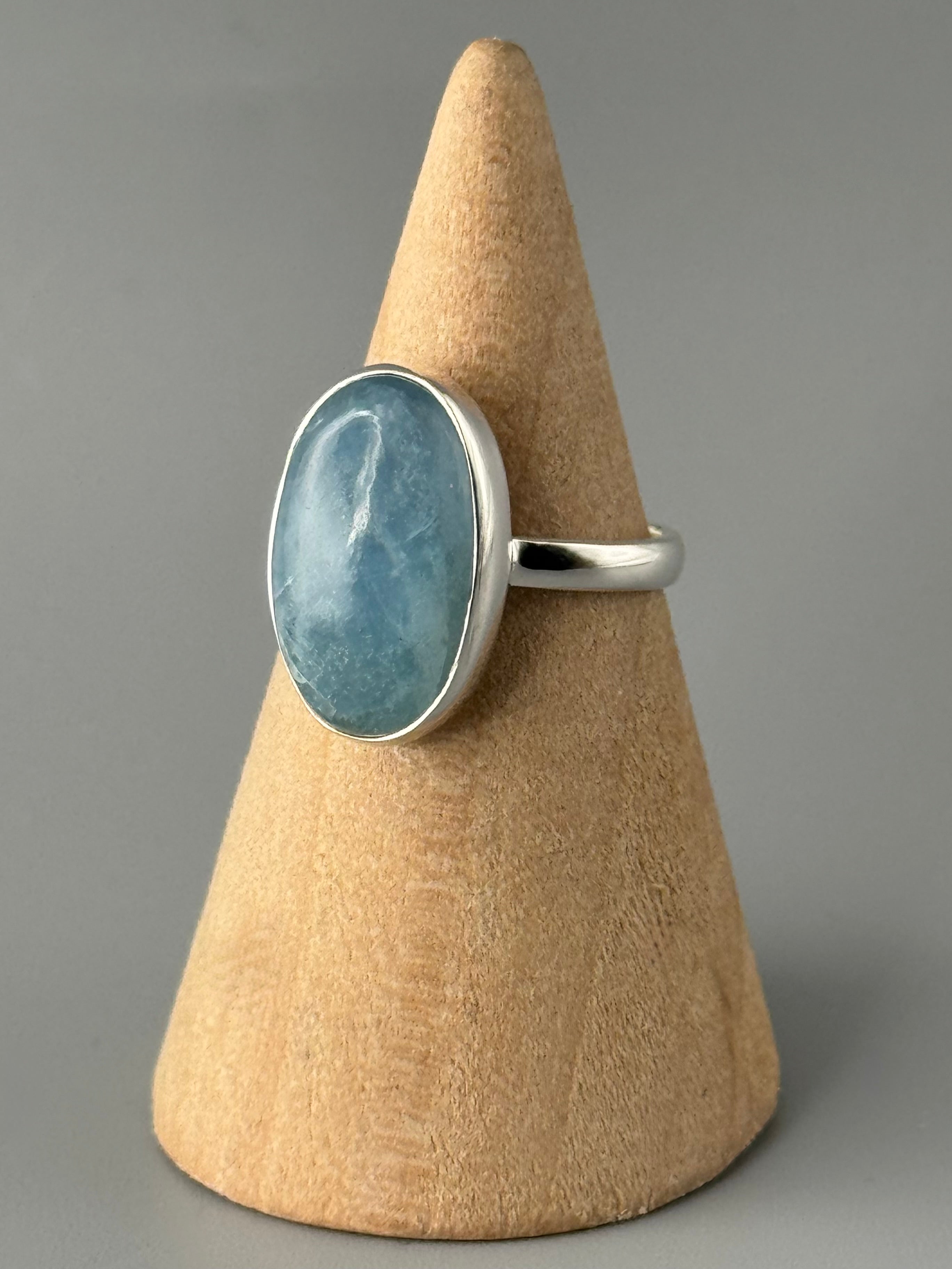 •AQUAMARINE - OVAL• sterling silver ring (size 6)
