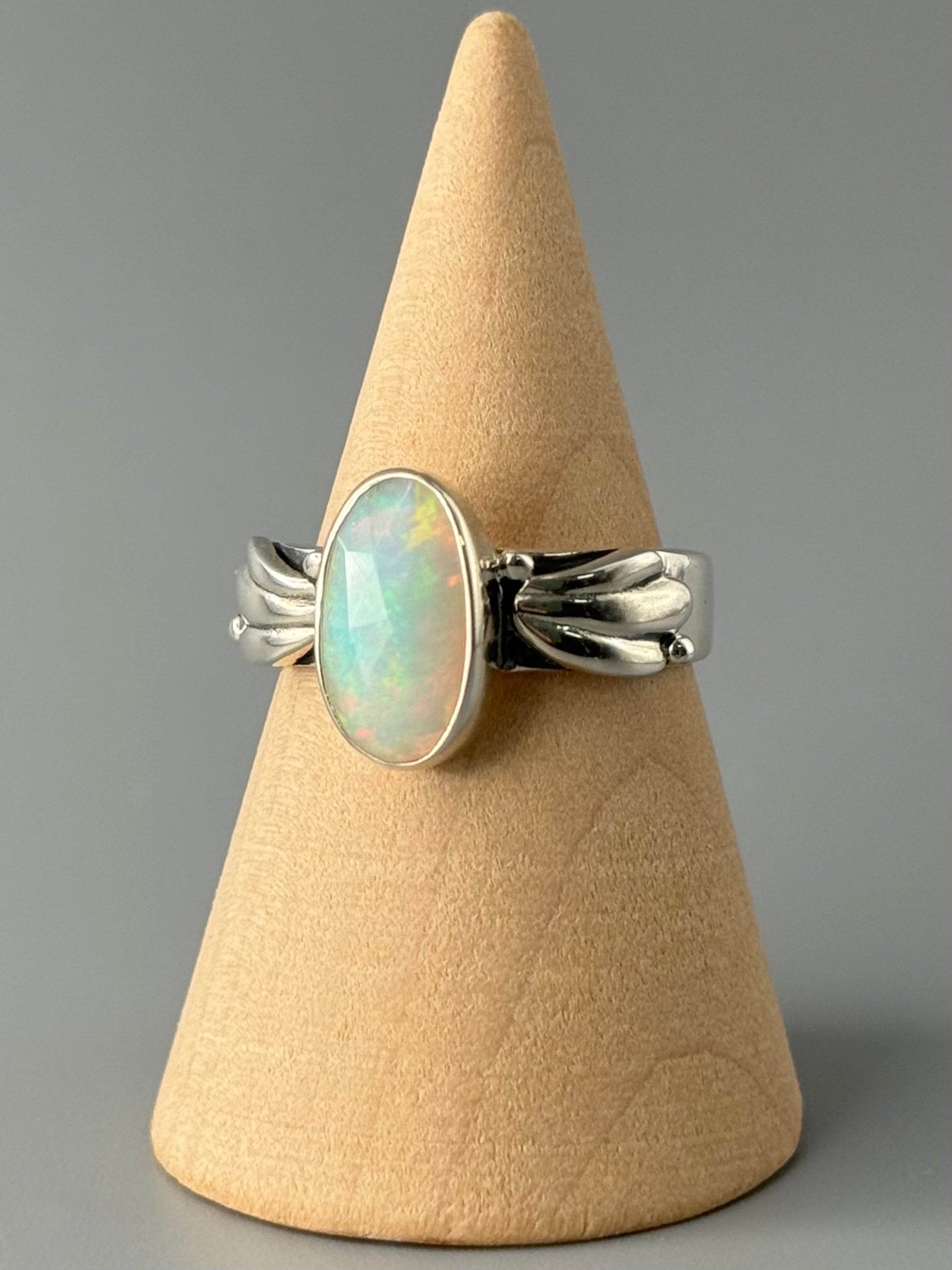•FACETED ETHIOPIAN OPAL - ANTHER - 1• decorative band silver ring (size 8)