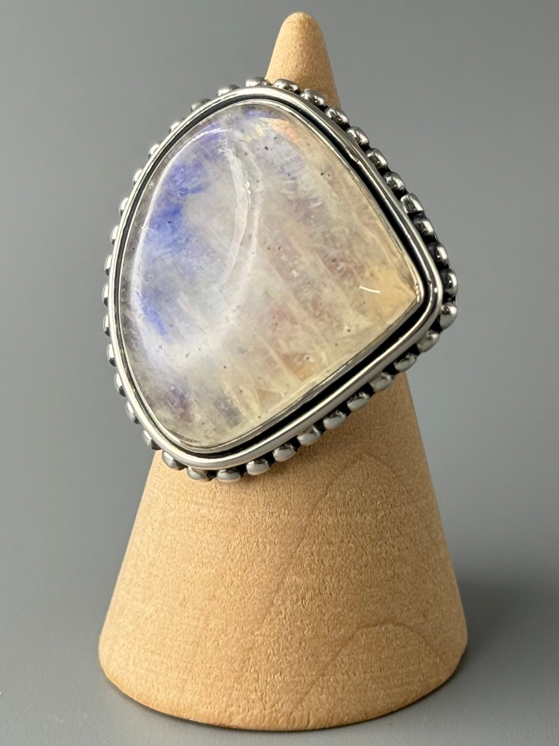 •RAINBOW MOONSTONE - LATERAL TEAR• dotted bezel silver ring (size 5.75)