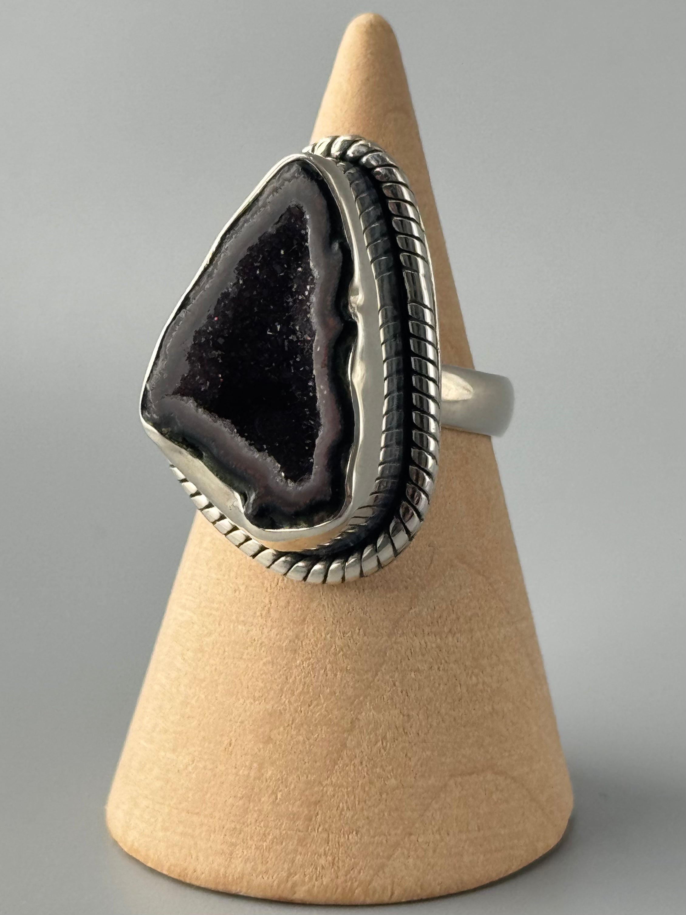 •COCONUT DRUZY - FREEFORM• roped bezel silver ring (size 6)