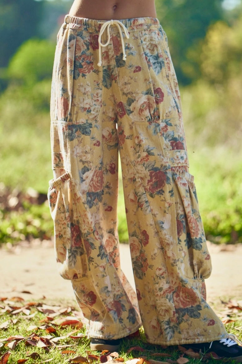 •MEADOW• soft floral cargo pants