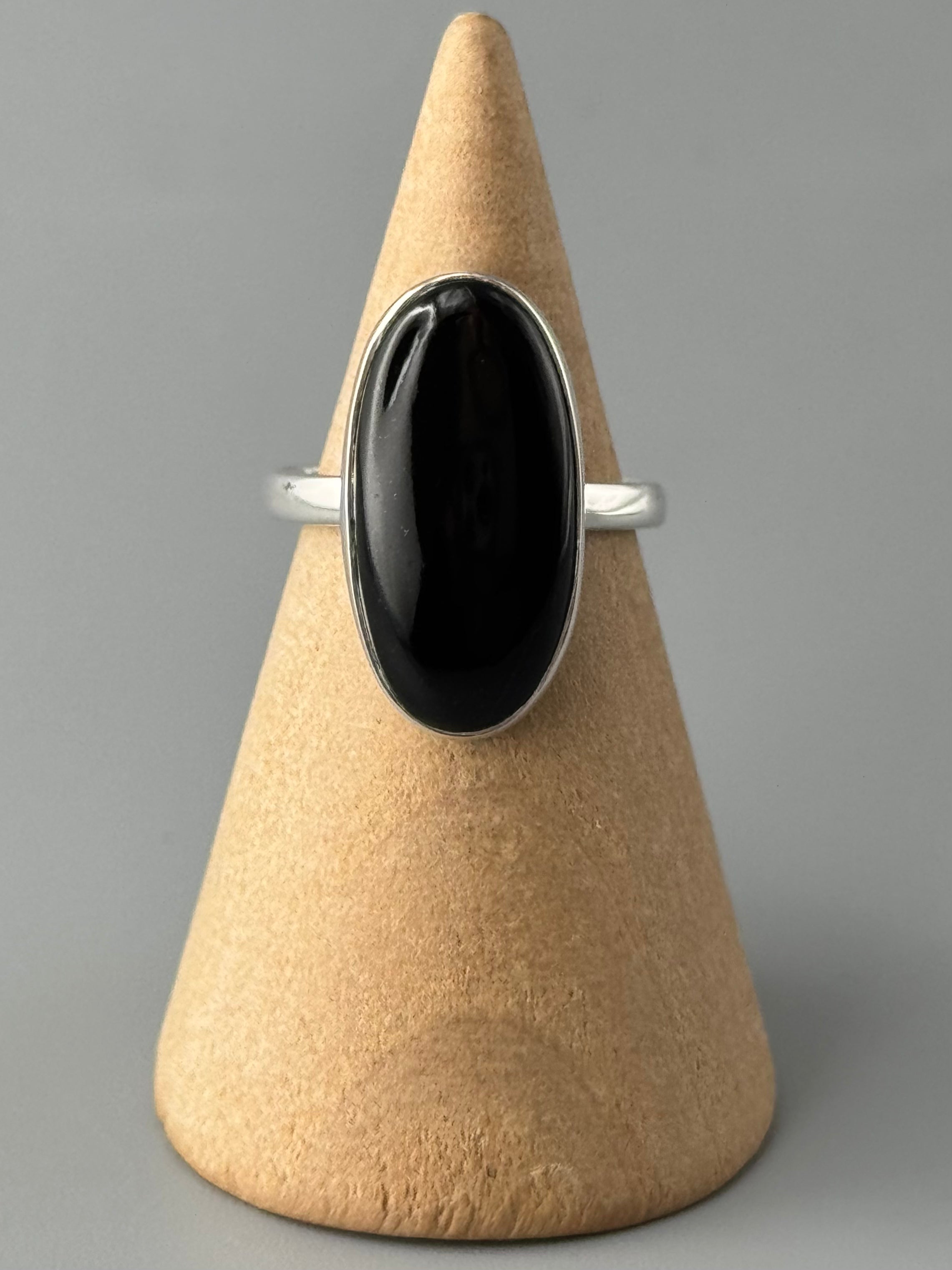 •BLACK ONYX - ELONGATED OVAL• simple band silver ring (size 6)