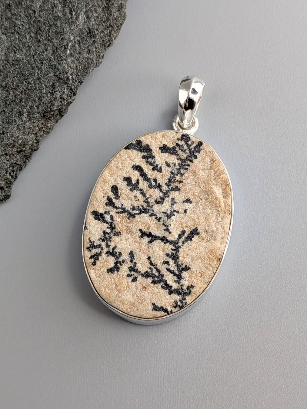 •DENDRITIC SANDSTONE - MEDIUM OVAL• sterling silver pendant