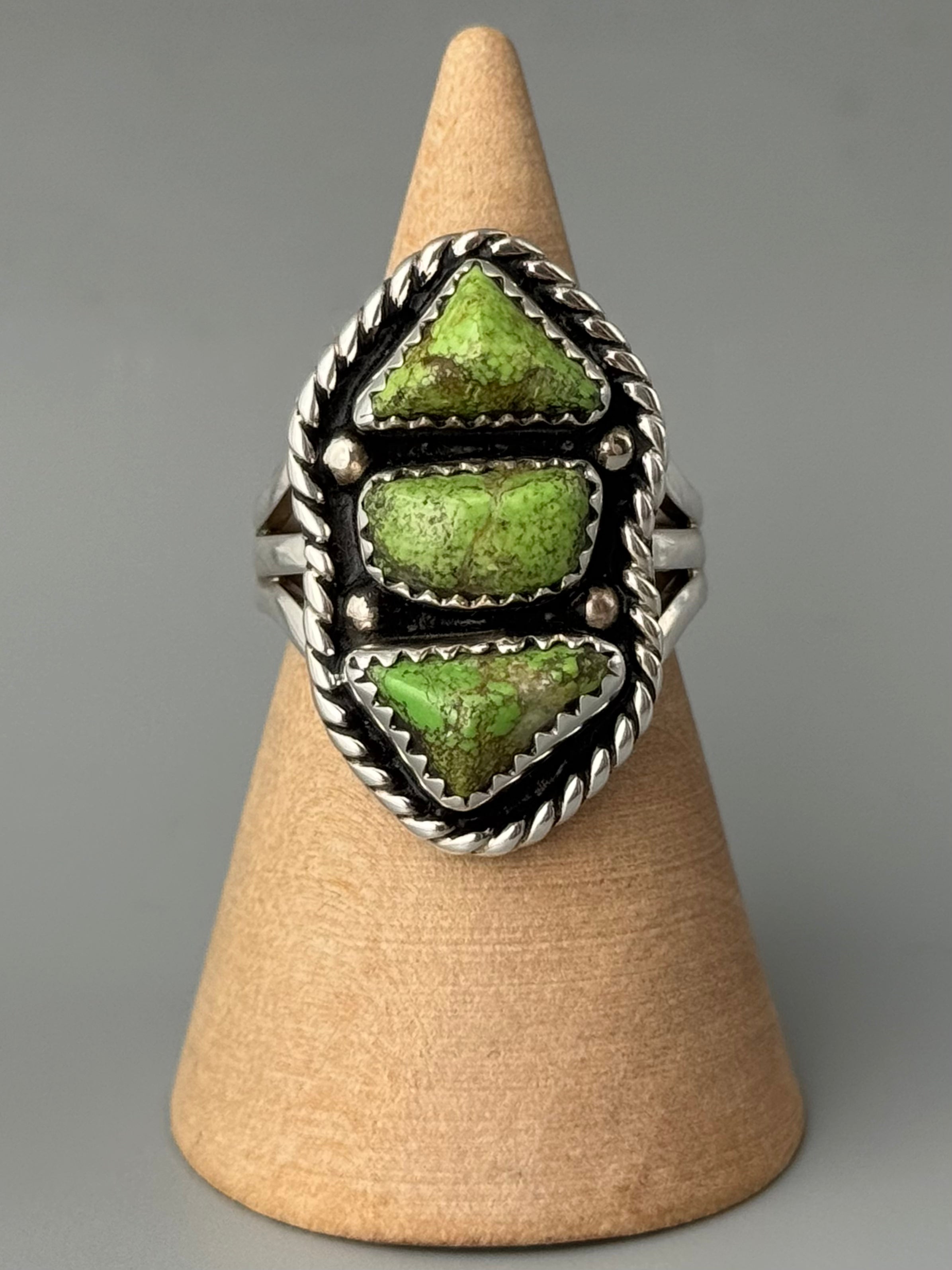 •GASPEITE - TÁÁ - 1• Navajo silver ring (size 8)
