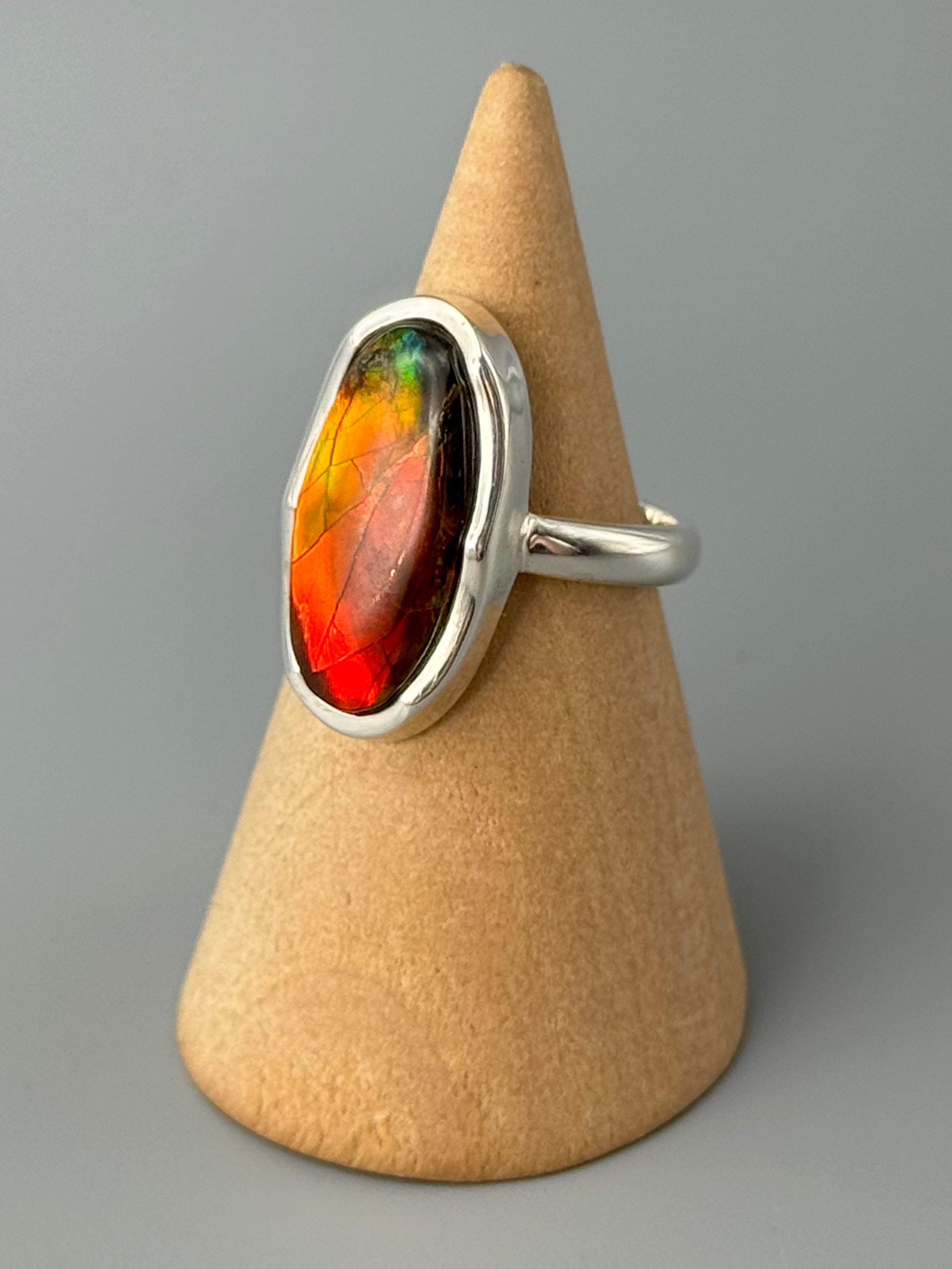 •AMMOLITE - OVAL• scalloped bezel silver ring (size 6.75)