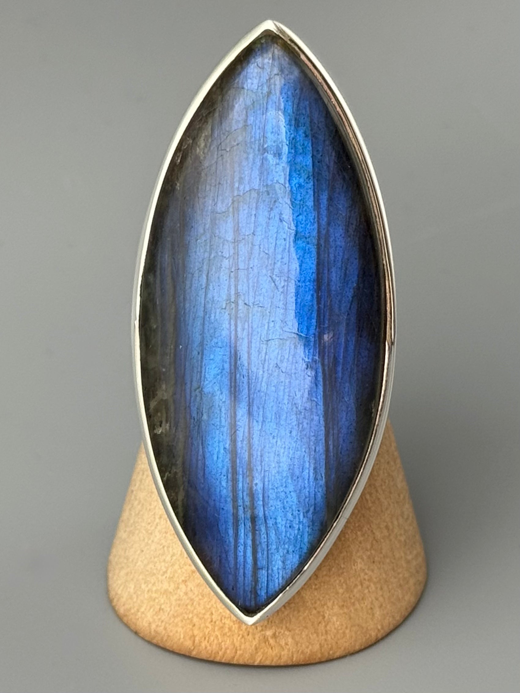 •LABRADORITE - BIGGIE EYE• scalloped bezel silver ring (size 9.25)