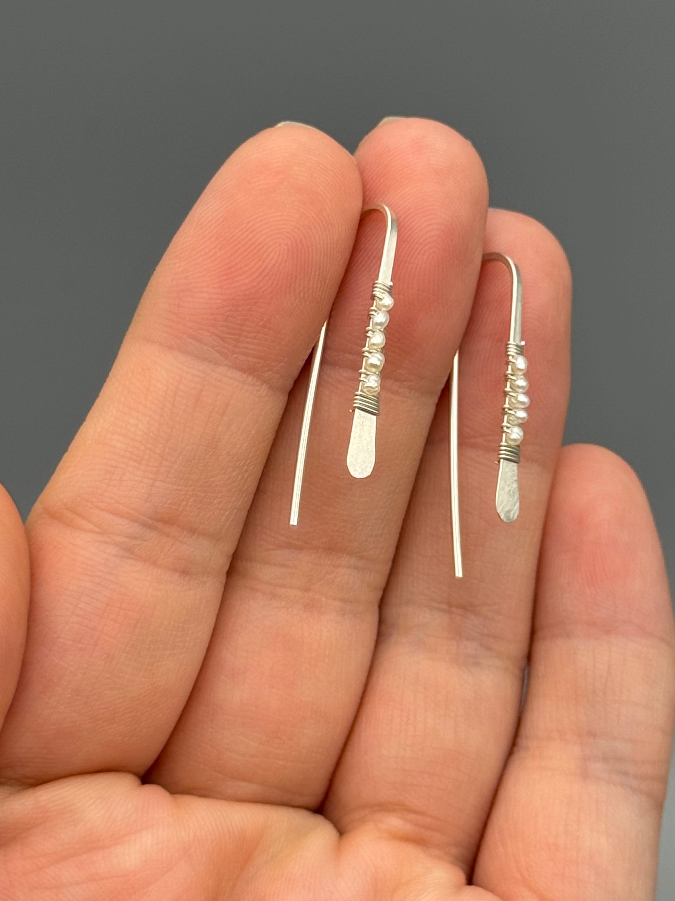 •PETITE THREADER• pearl + silver earrings