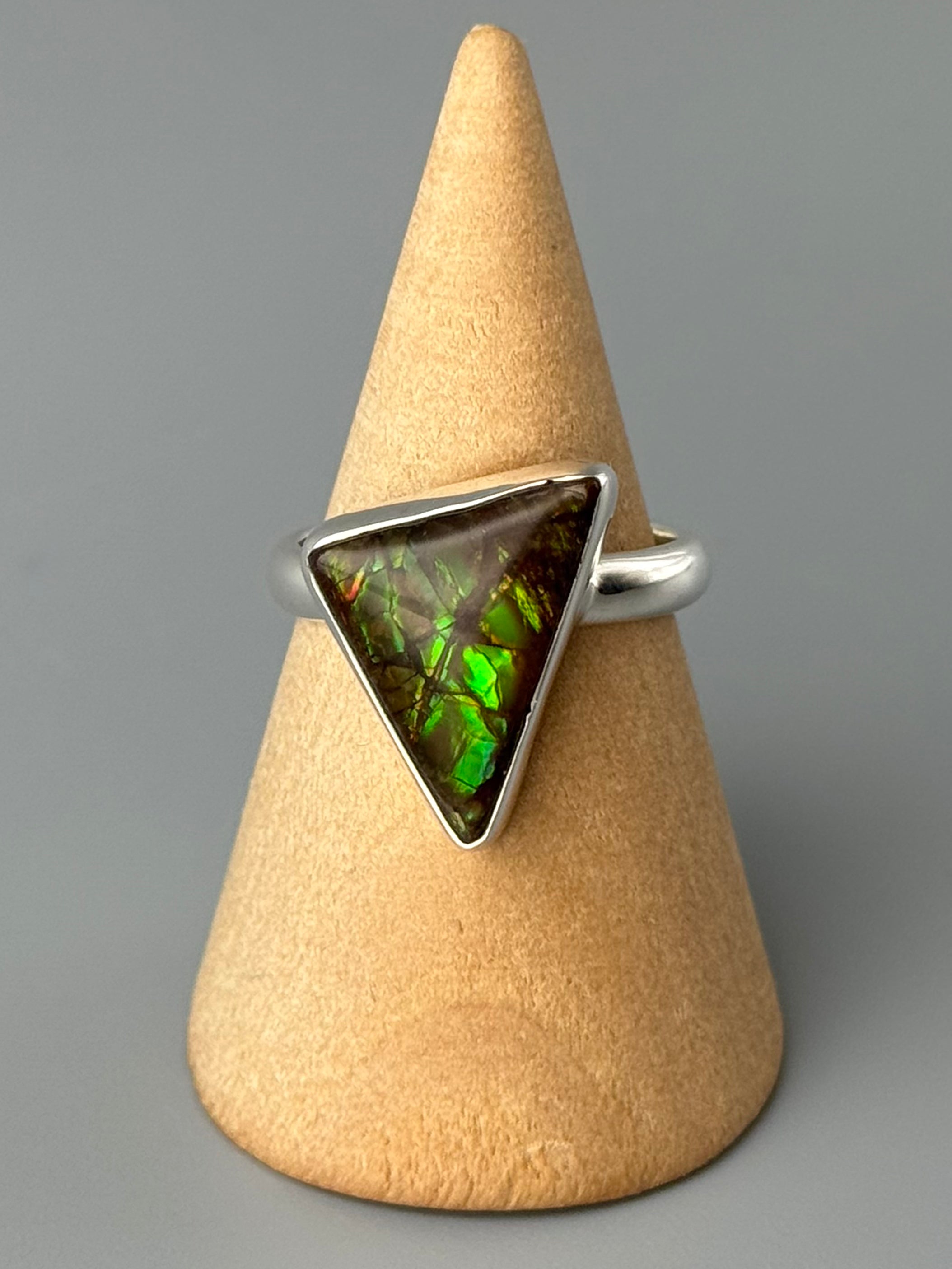 •AMMOLITE - SOFT TRIANGLE• simple bezel silver ring (size 8)