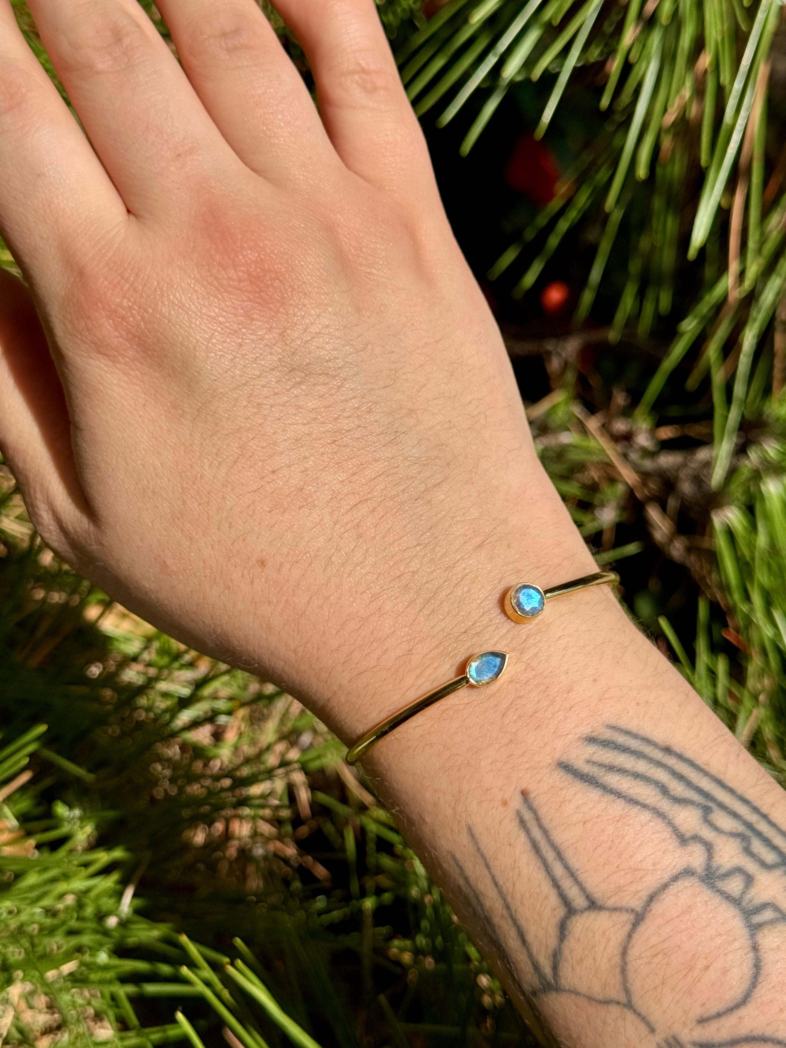 •TEAR + CIRCLE• labradorite + gold twist-on cuff bracelet