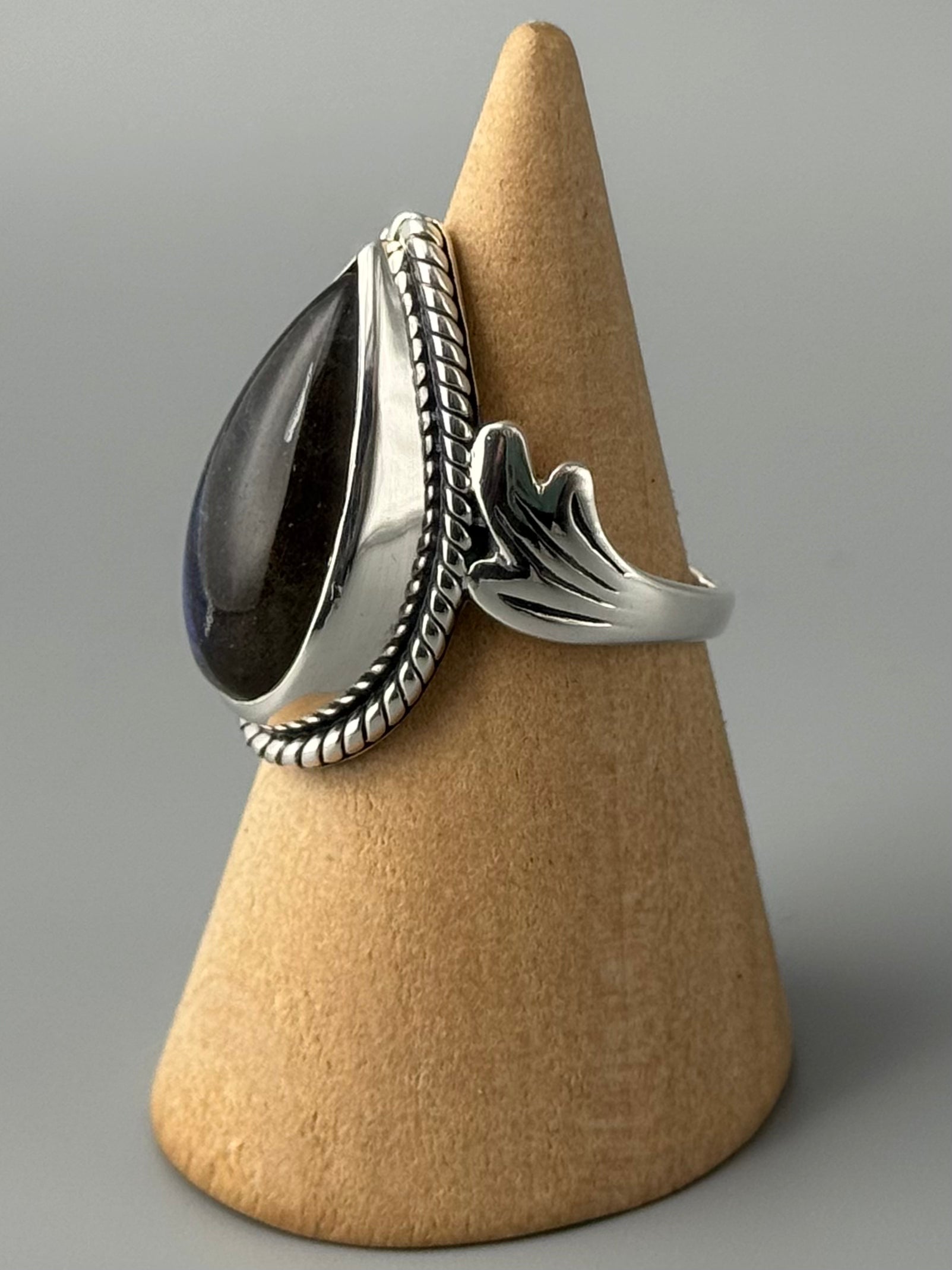 •LABRADORITE - FLEUR• roped bezel silver ring (various sizes)