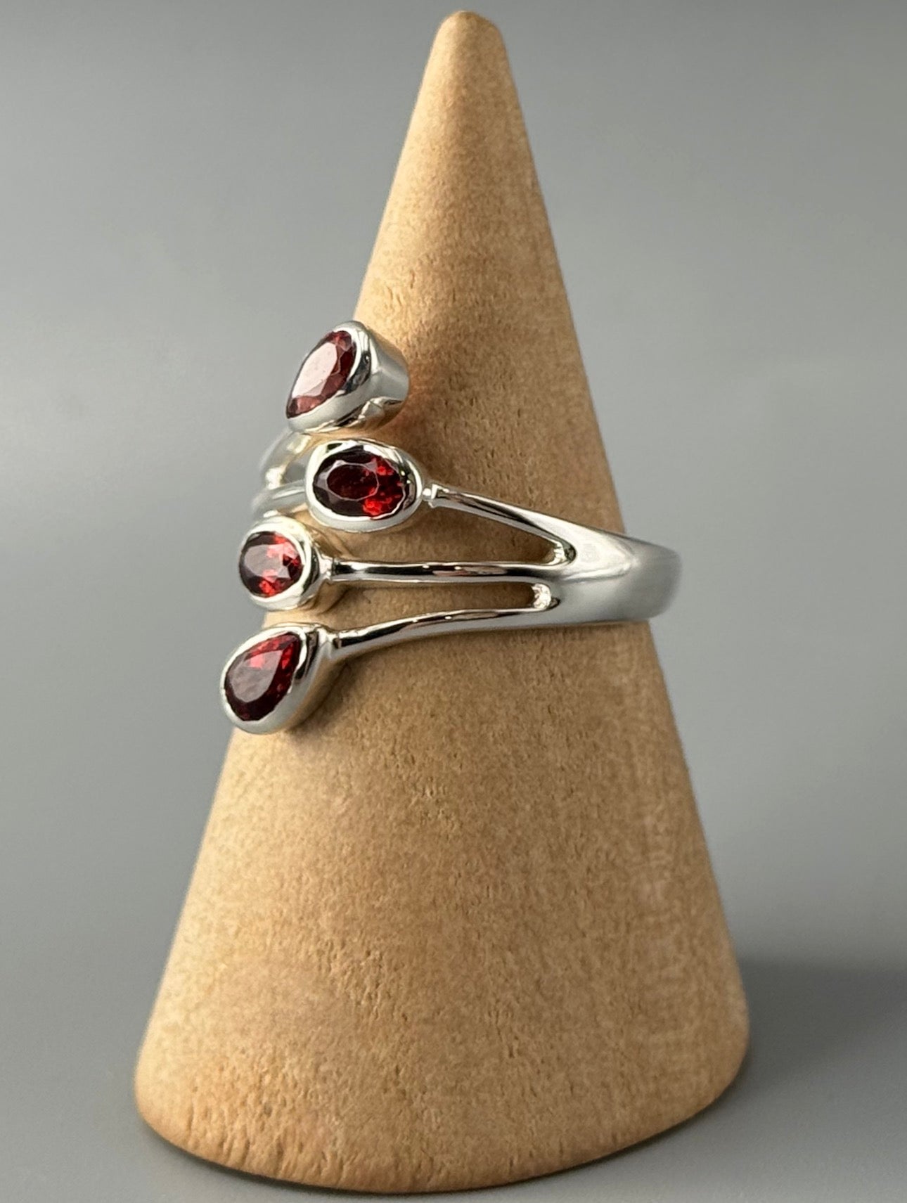 •GARNET - QUARTET• split band silver ring (various sizes)