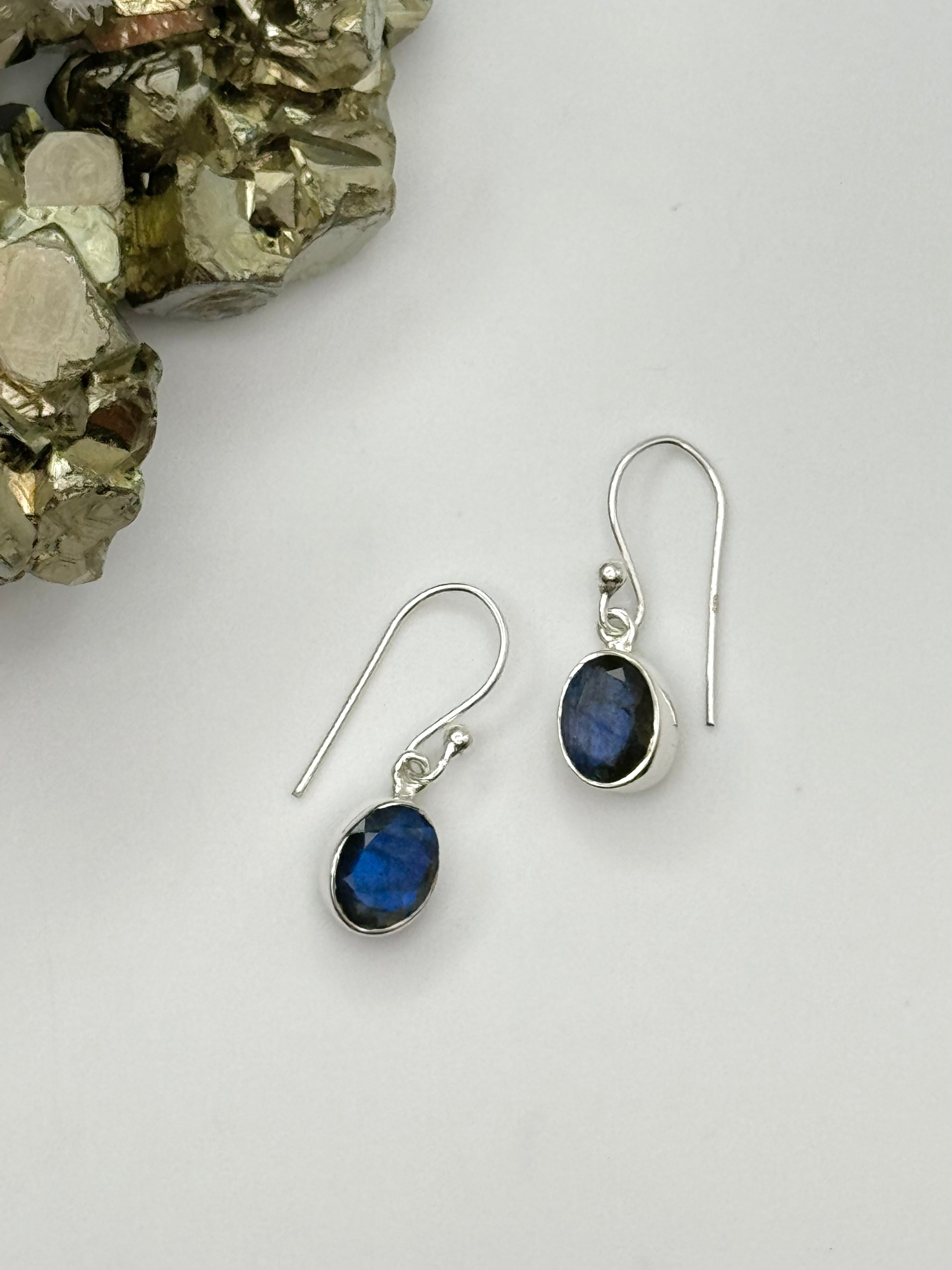 •FACETED LABRADORITE OVAL• silver dangle earrings