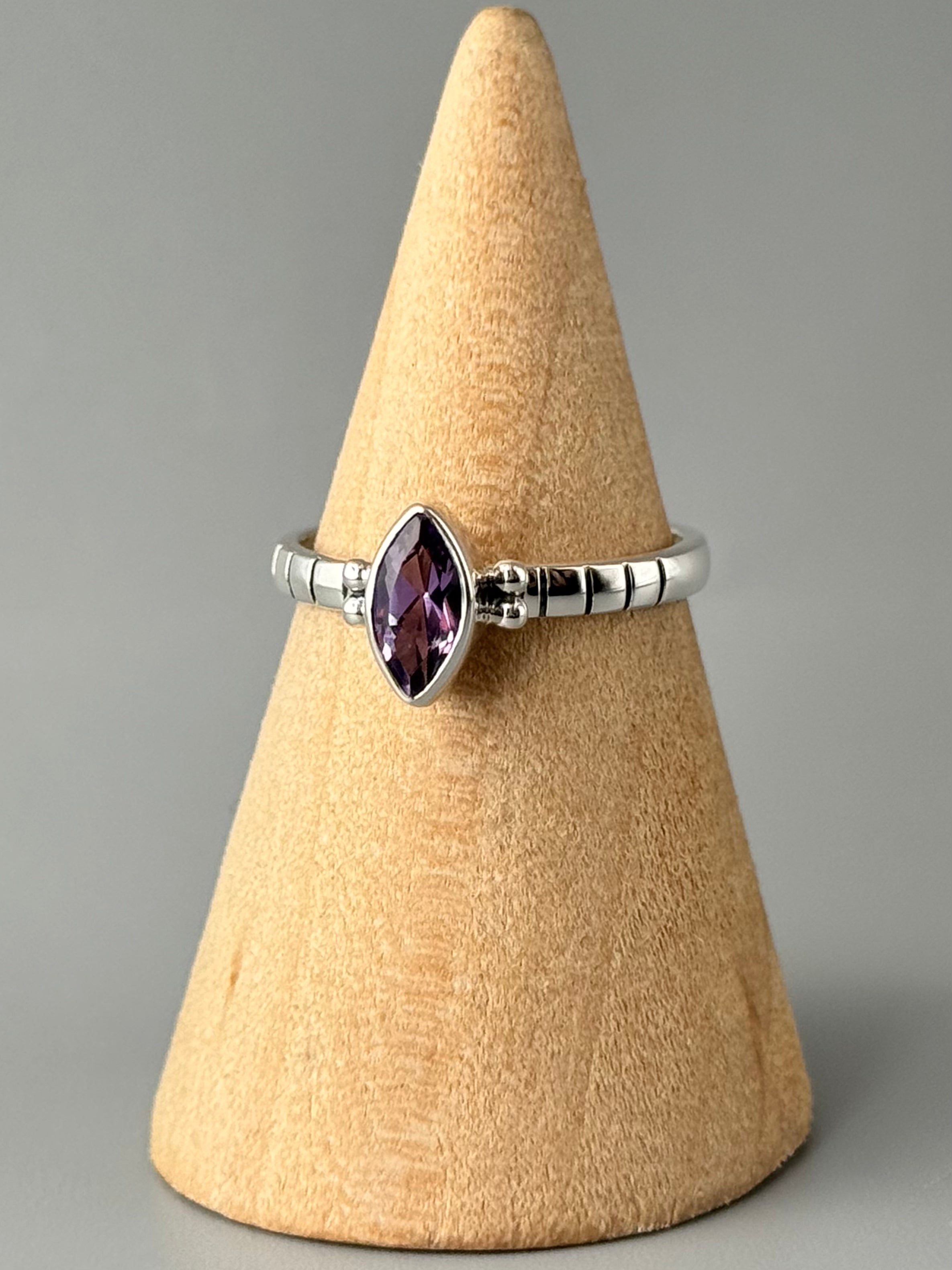 •AMETHYST - NOTCHED• sterling silver ring (various sizes)