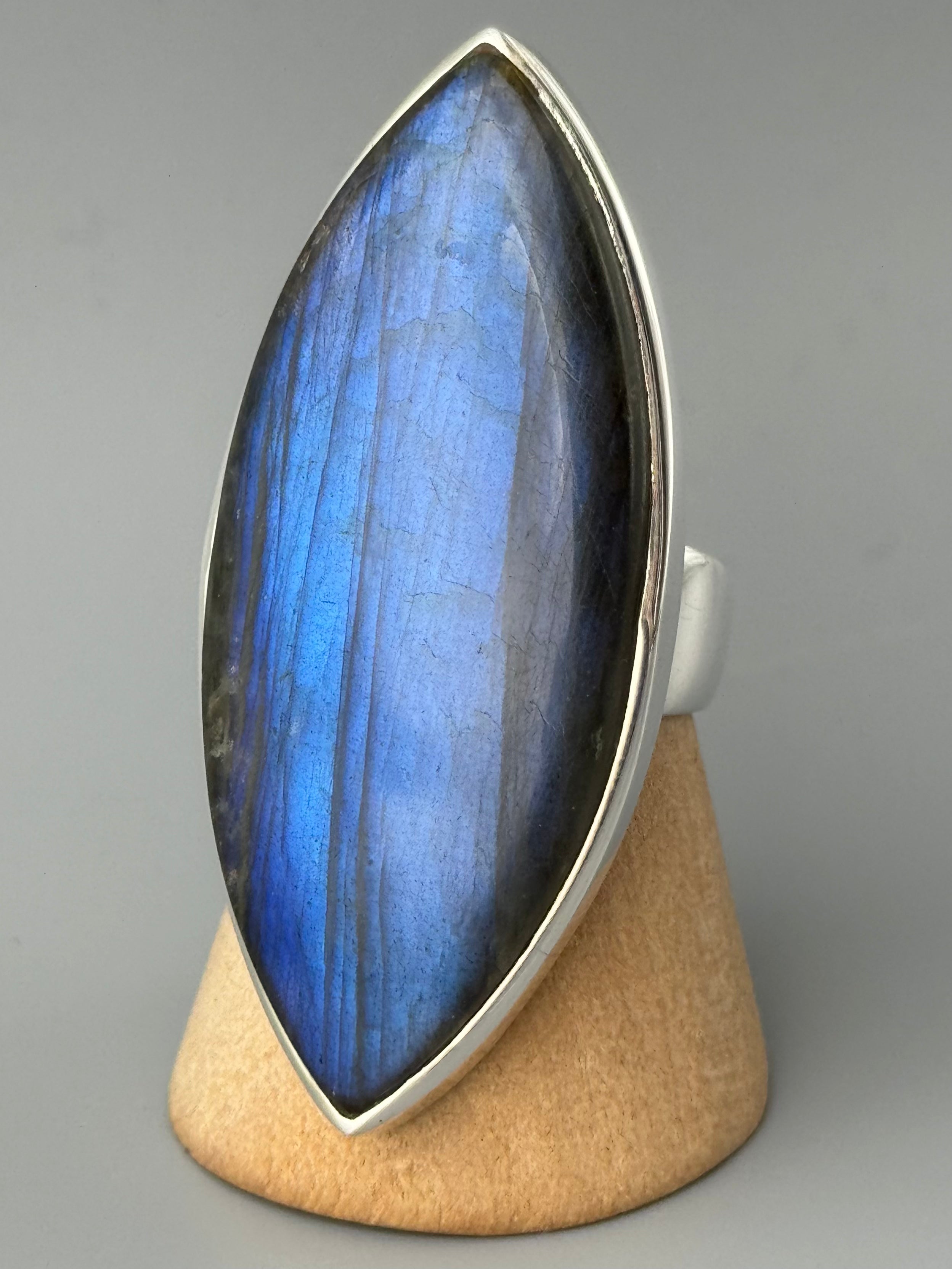 •LABRADORITE - BIGGIE EYE• scalloped bezel silver ring (size 9.25)