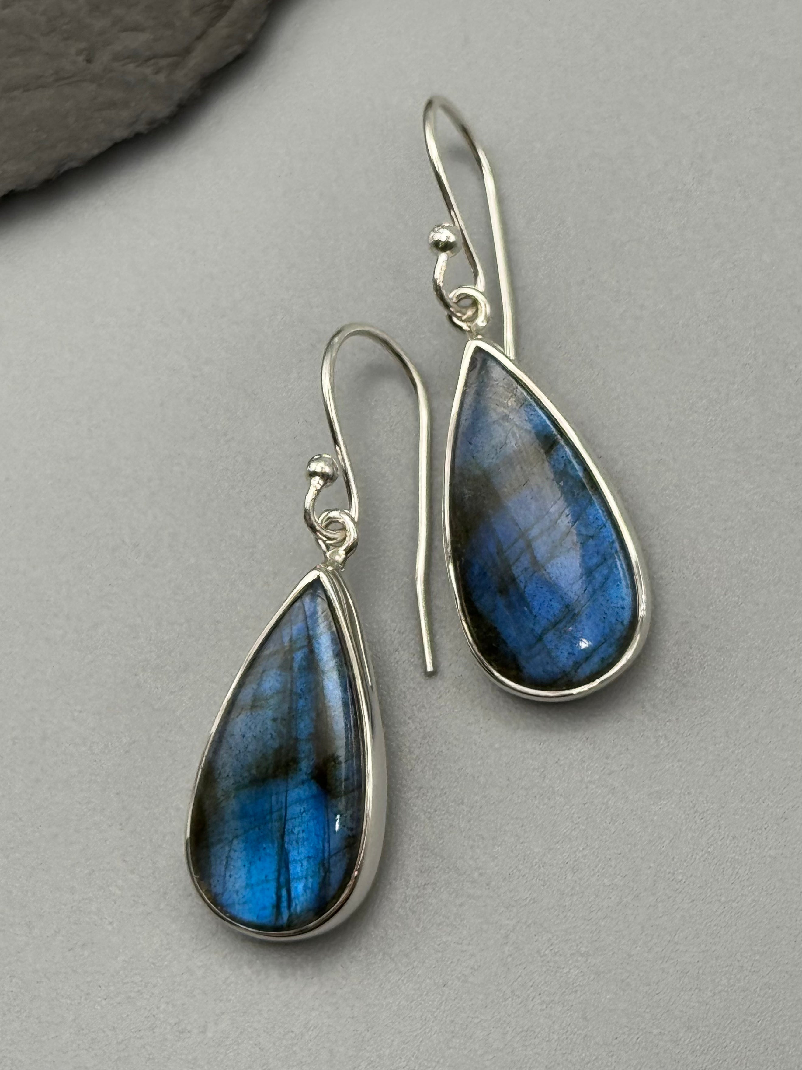 •LABRADORITE - TEARDROP• silver dangle earrings