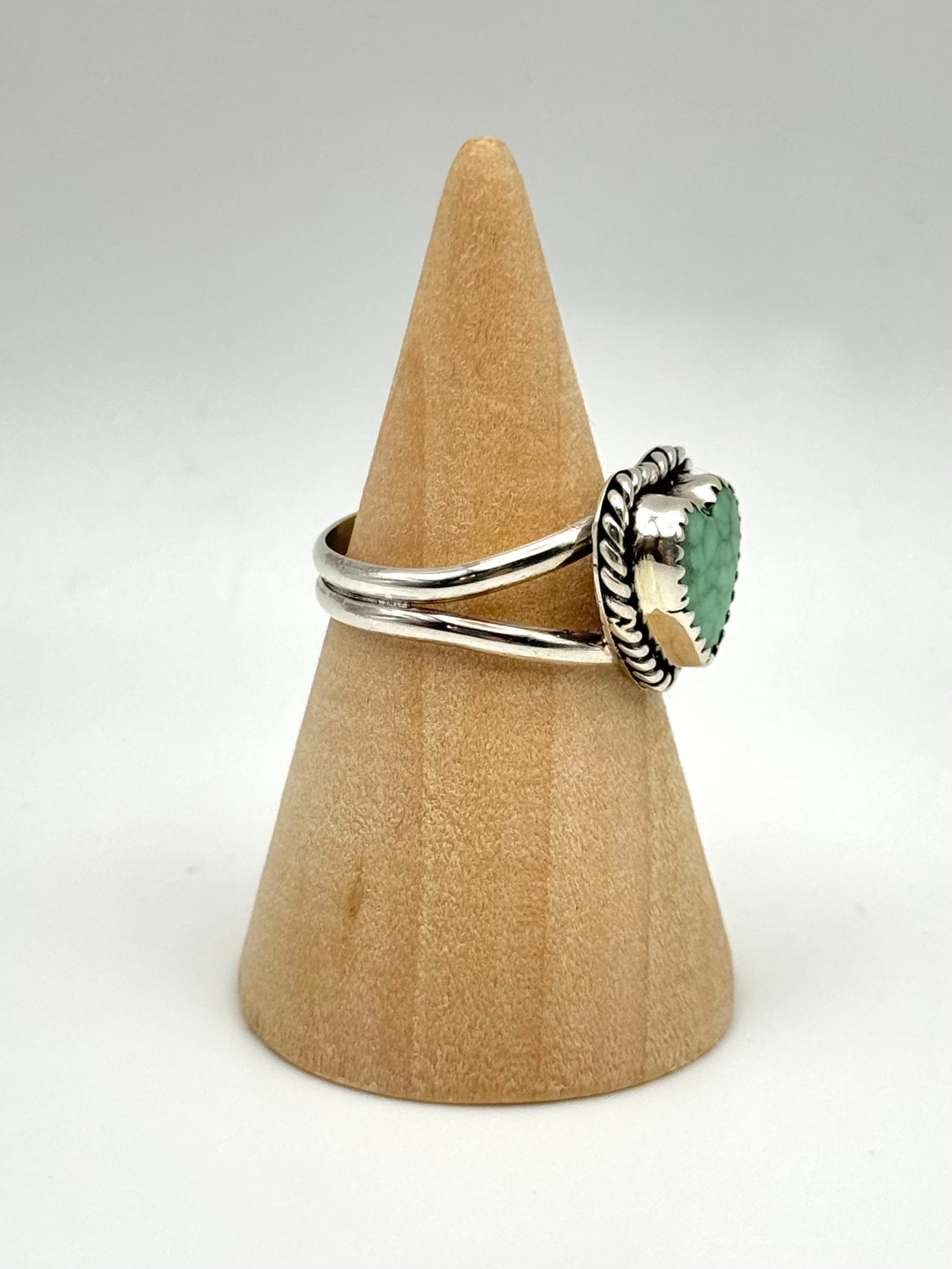 •TURQUOISE HEART• Navajo silver ring (size 8)