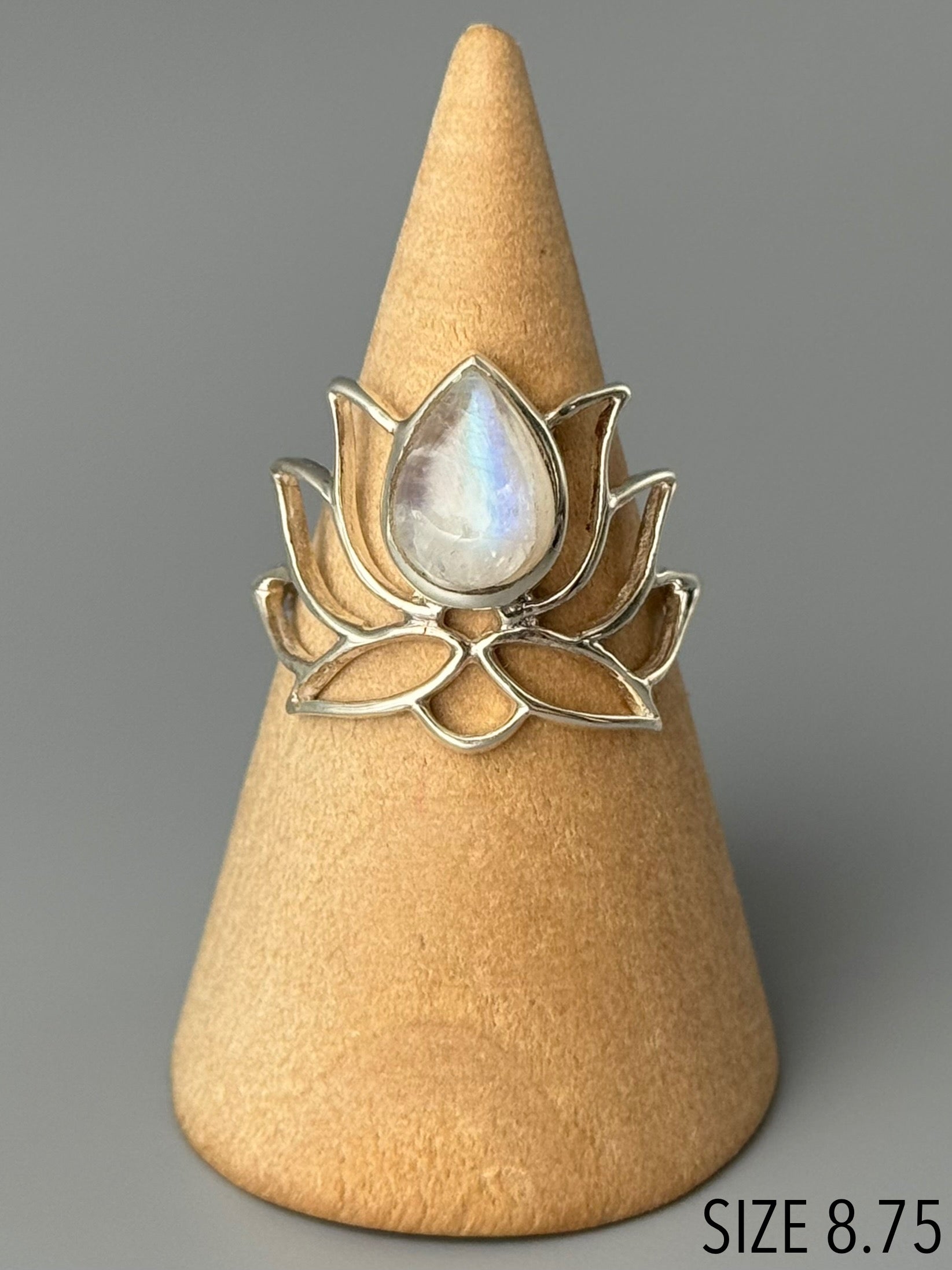 •RAINBOW MOONSTONE - LOTUS• silver ring (various sizes)