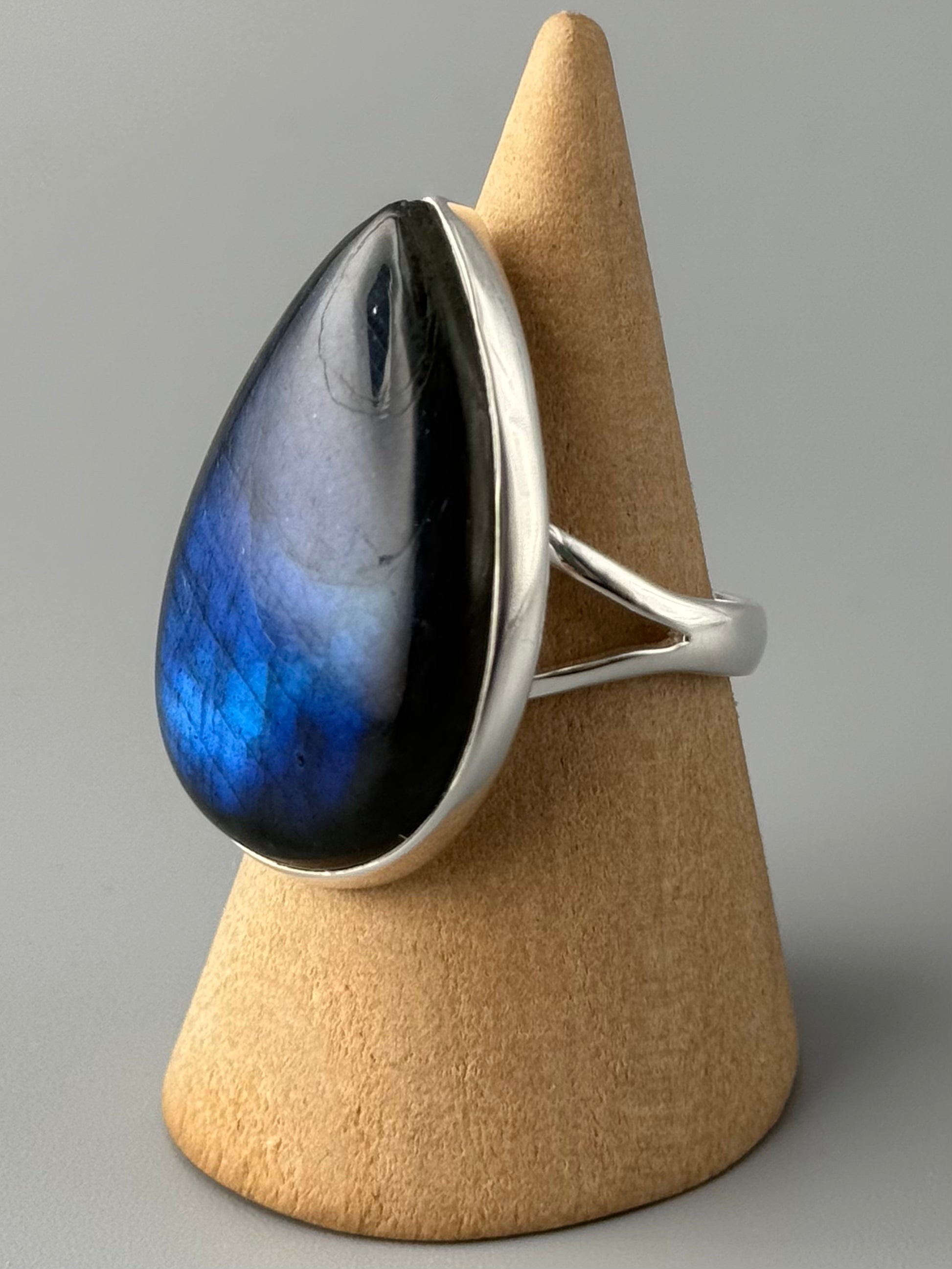•LABRADORITE - MEDIUM TEAR• split band silver ring (size 9)