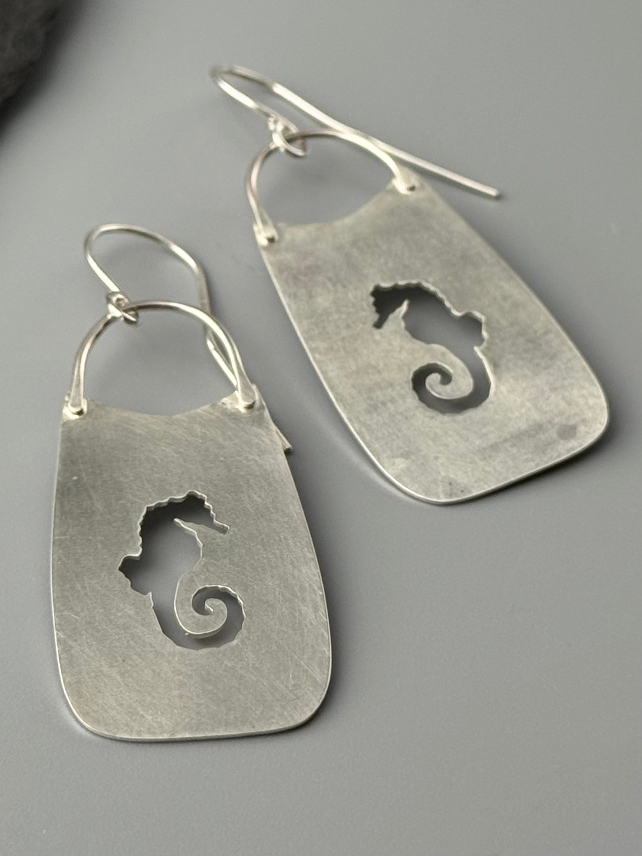 •HIPPOCAMPUS• seahorse silhouette + silver dangle earrings