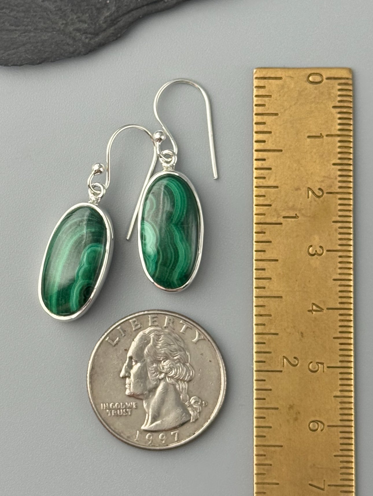 •MALACHITE - OVAL• silver dangle earrings