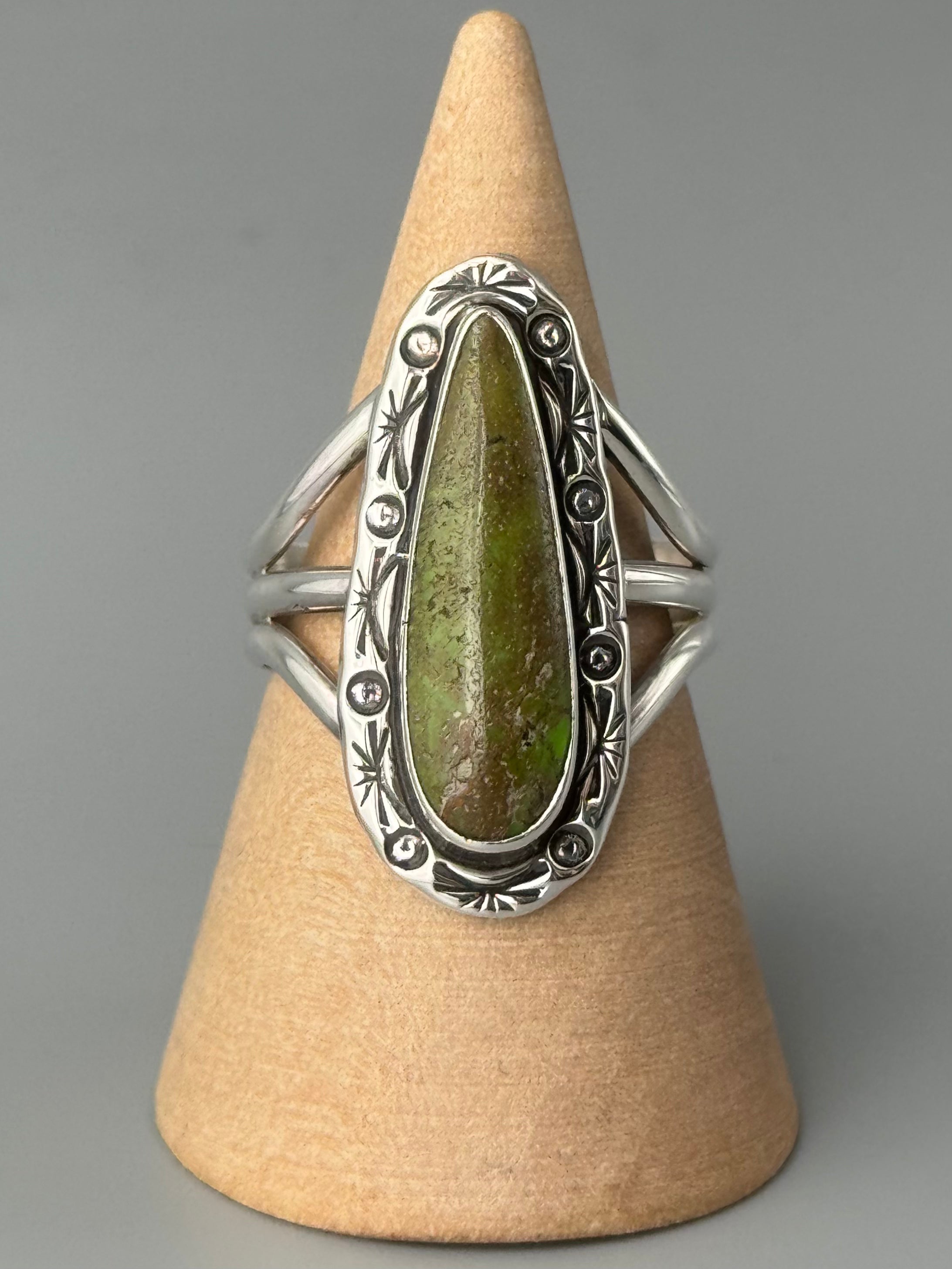 •GASPEITE - SHÁ• Navajo silver ring (size 10)