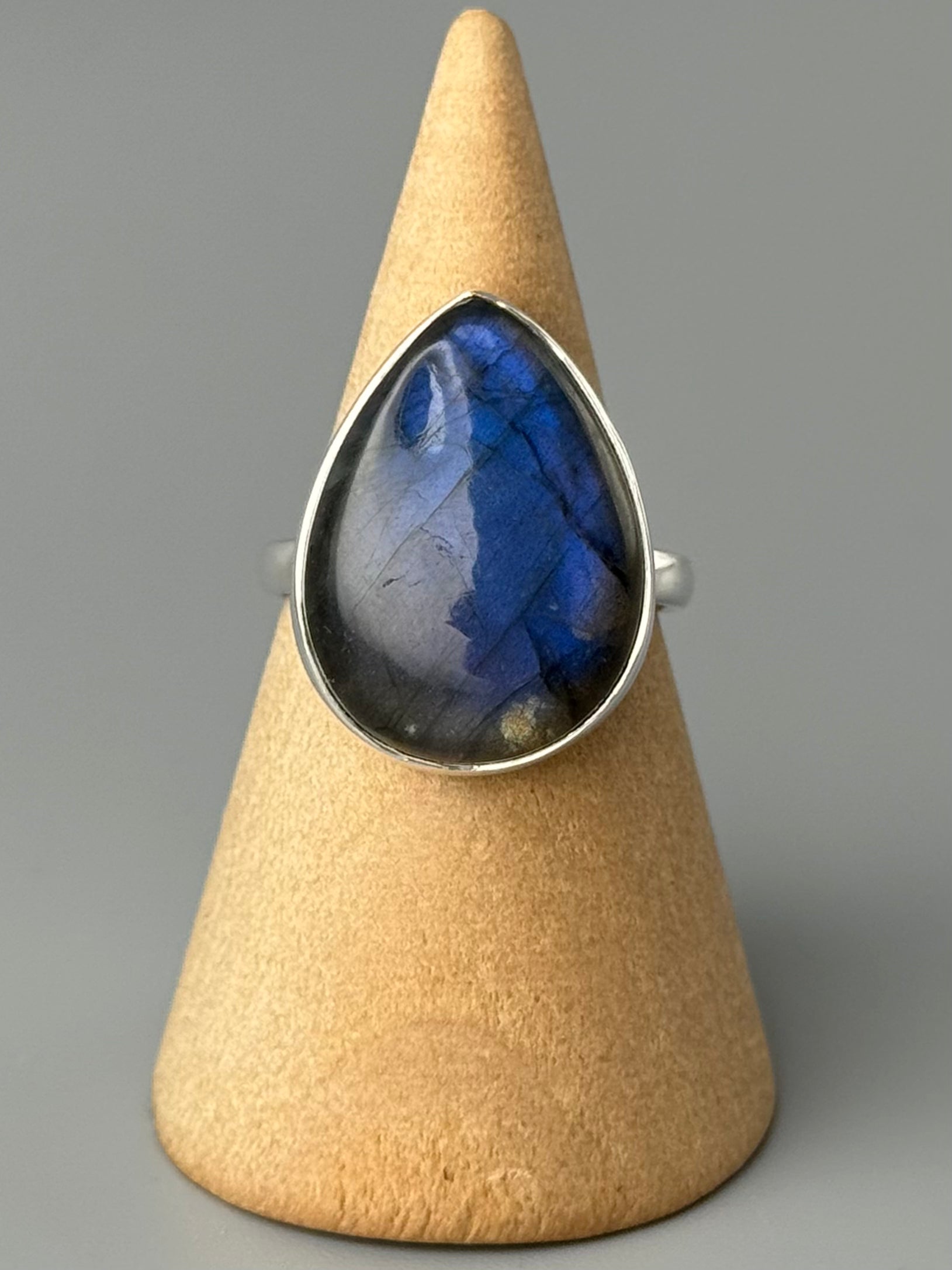 •LABRADORITE - SMALL TEAR• simple band silver ring (size 8)