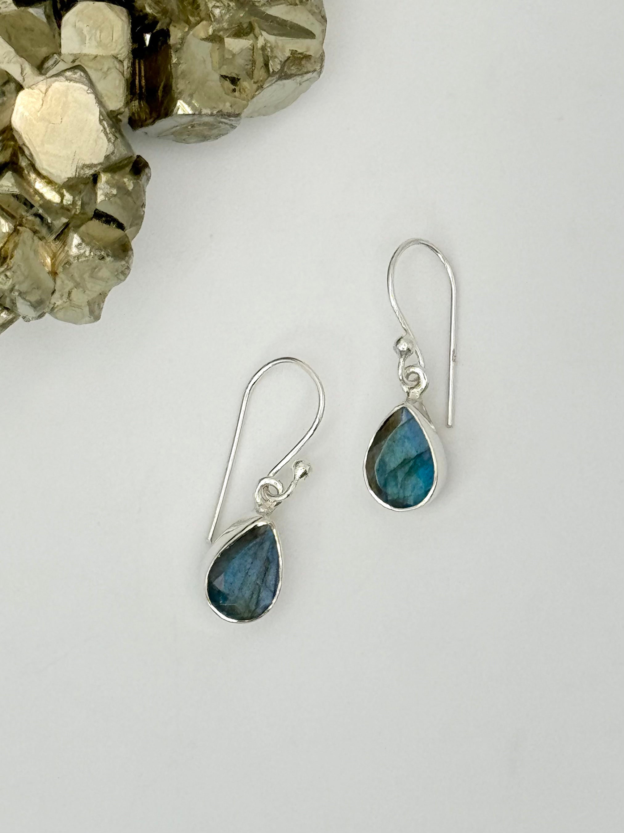 •FACETED LABRADORITE TEARDROP• silver dangle earrings