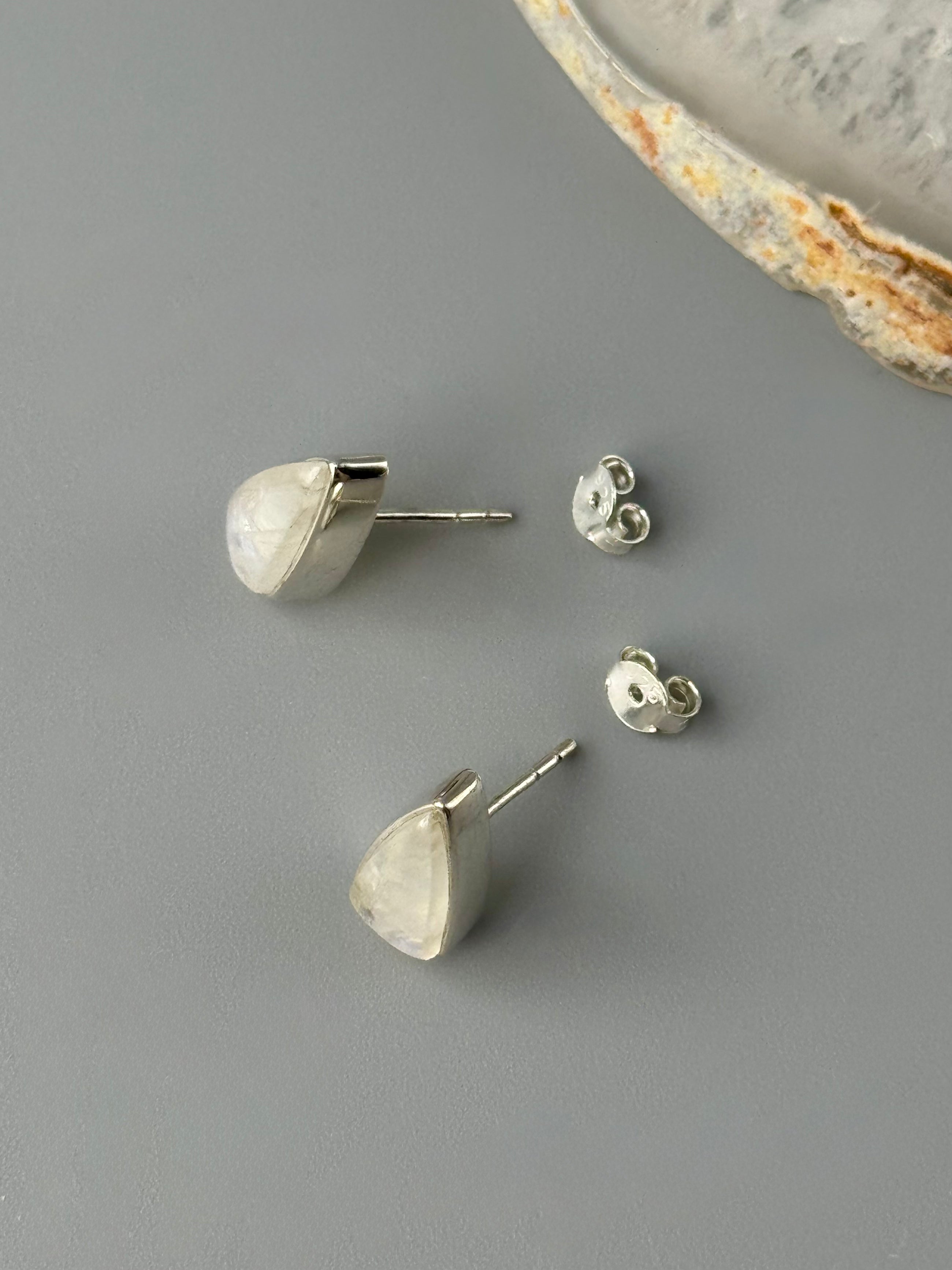 •RAINBOW MOONSTONE - FANG• silver bezel set stud earrings