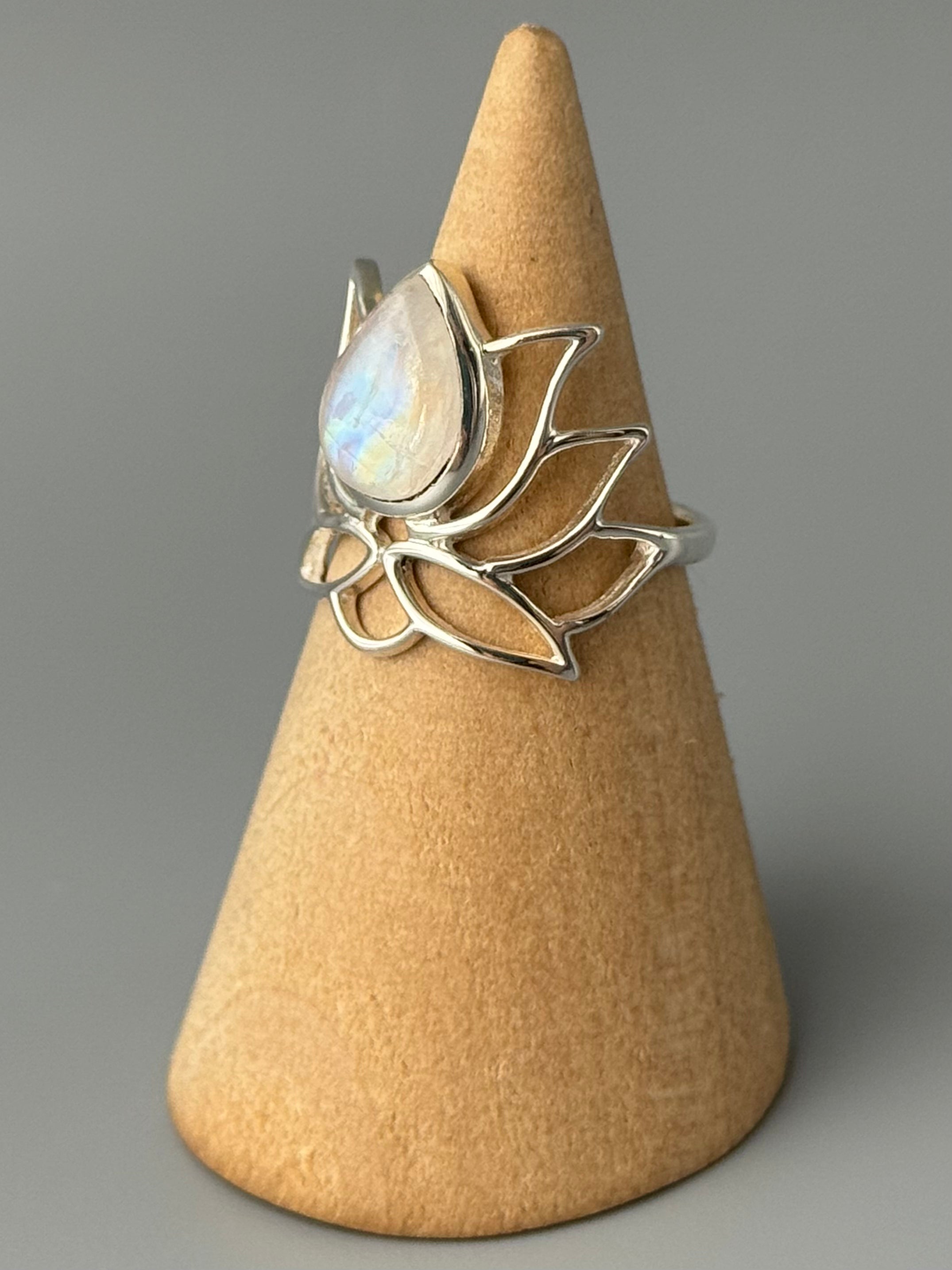 •RAINBOW MOONSTONE - LOTUS• silver ring (various sizes)