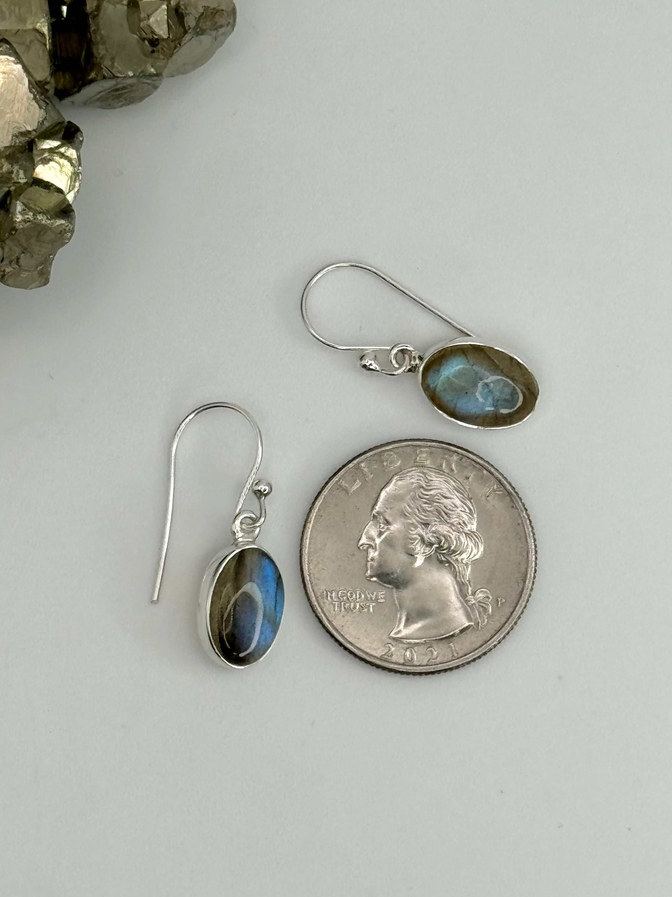 •LABRADORITE OVAL• silver dangle earrings