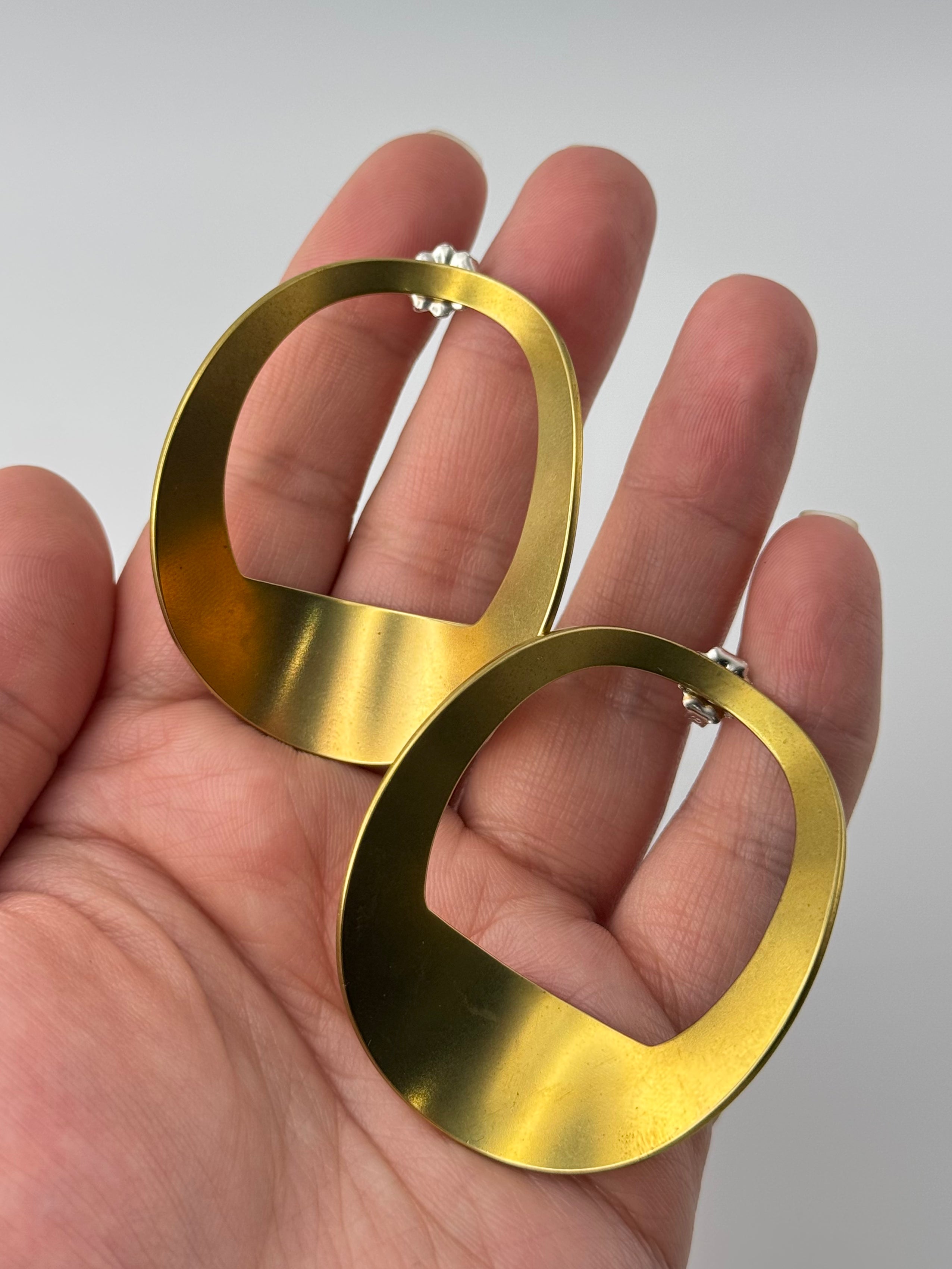 •MOD CIRCLE HOOP• brass post earrings