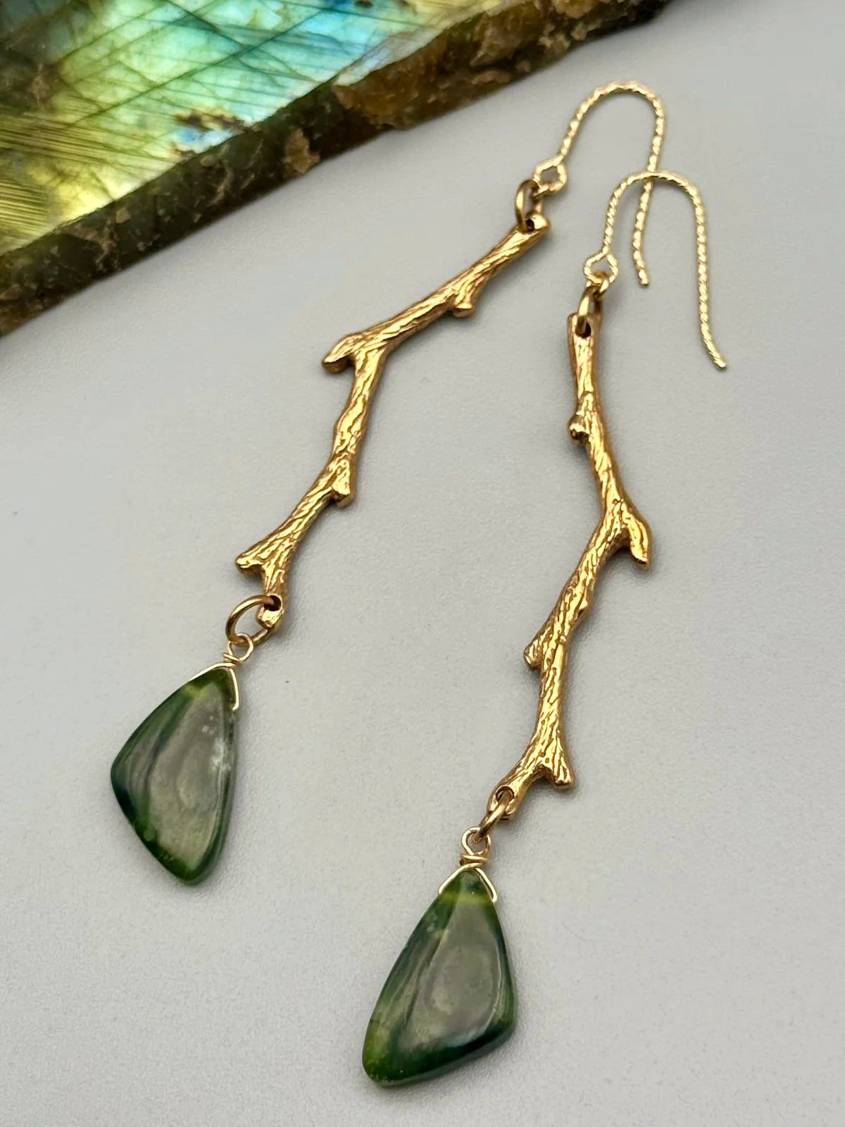 •TSIN• Indian serpentine + gold earrings
