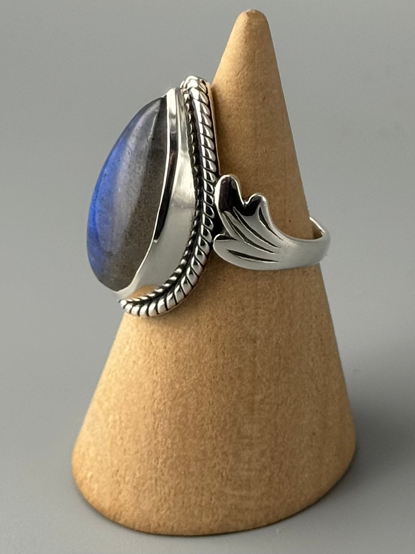 •LABRADORITE - FLEUR• roped bezel silver ring (various sizes)