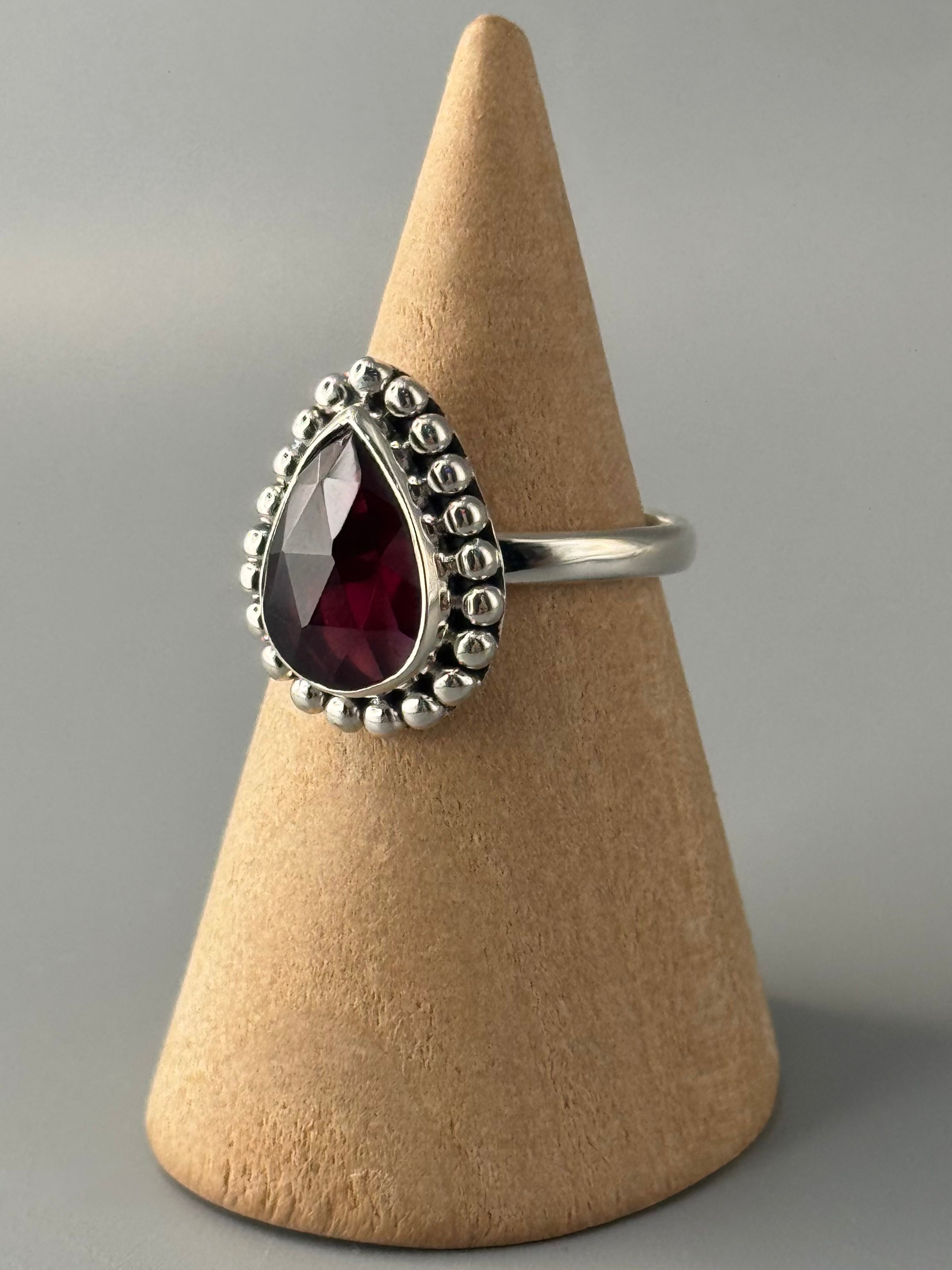 •GARNET - BELLIS• sterling silver ring (size 7)