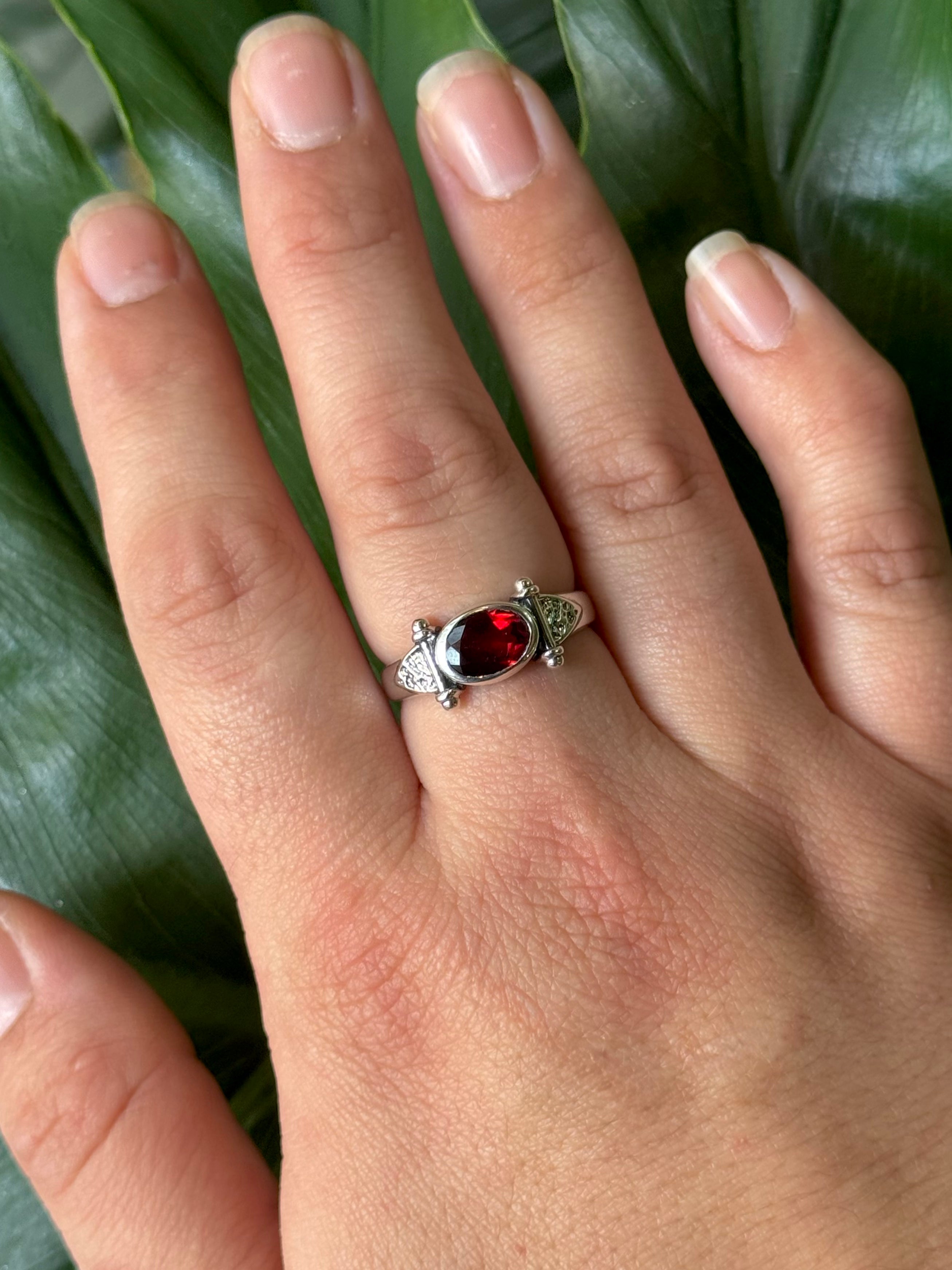 •GARNET - YETT• decorative bezel silver ring (various sizes)