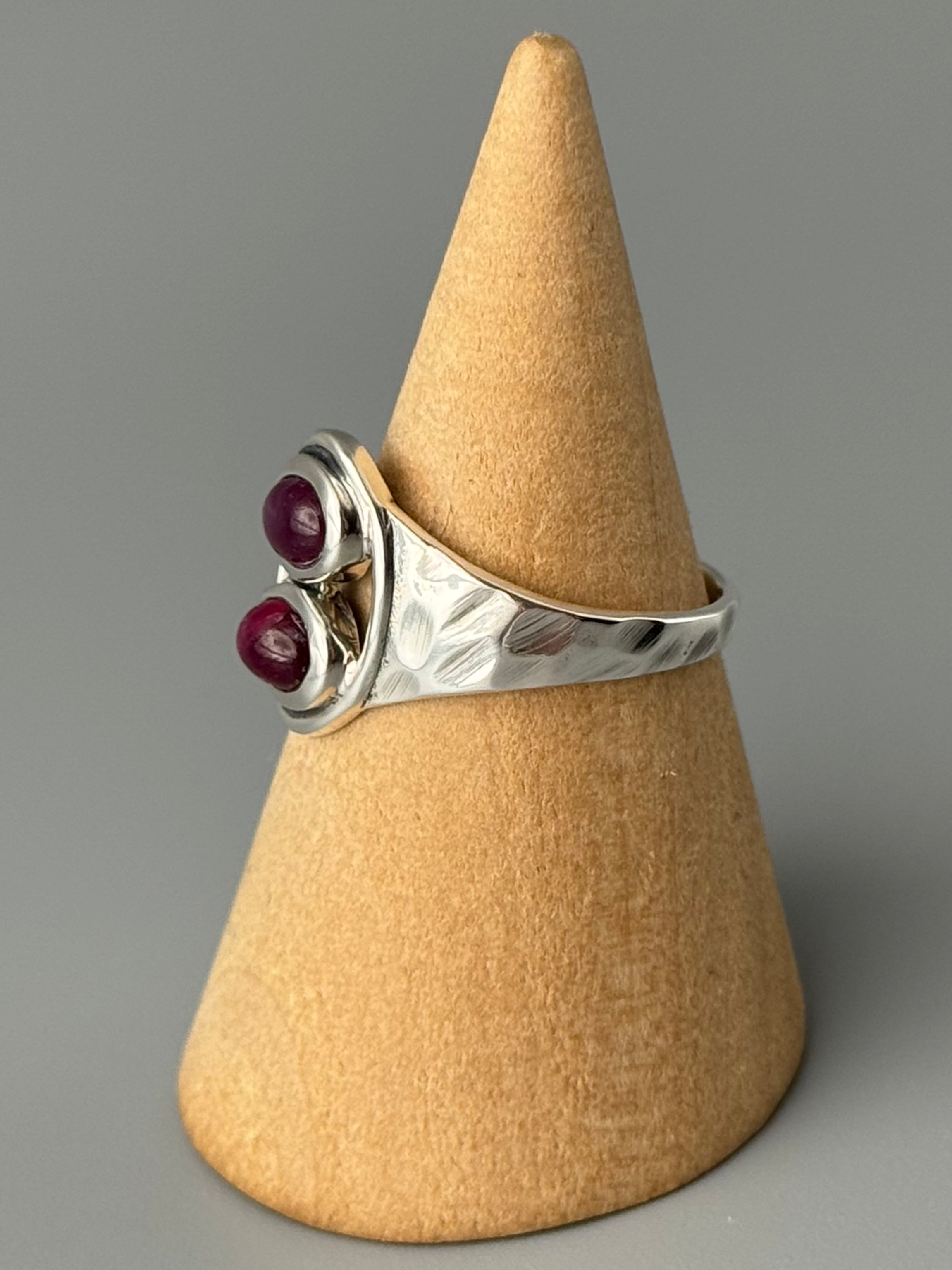•RUBY - DOPPIO• hammered band silver ring (size 8)