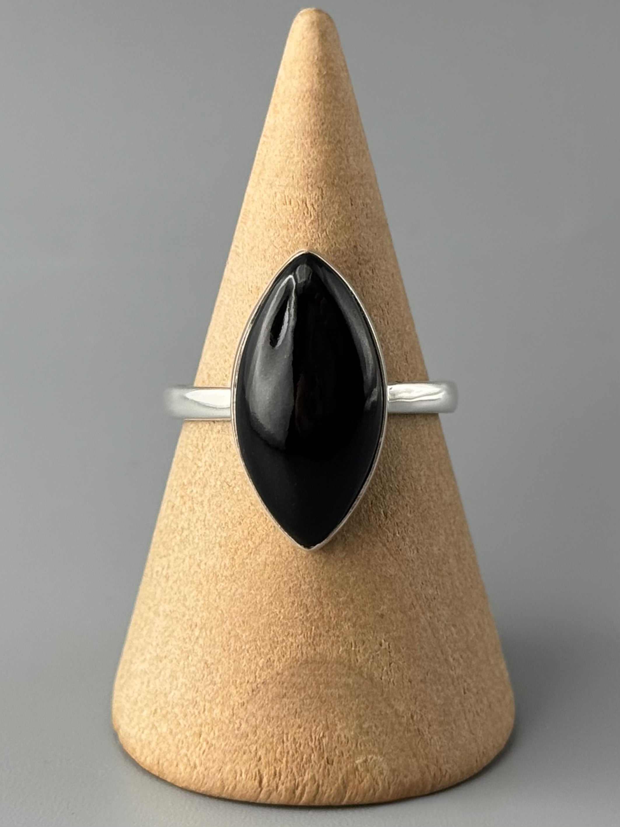 •BLACK ONYX - MARQUISE• simple band silver ring (size 9)